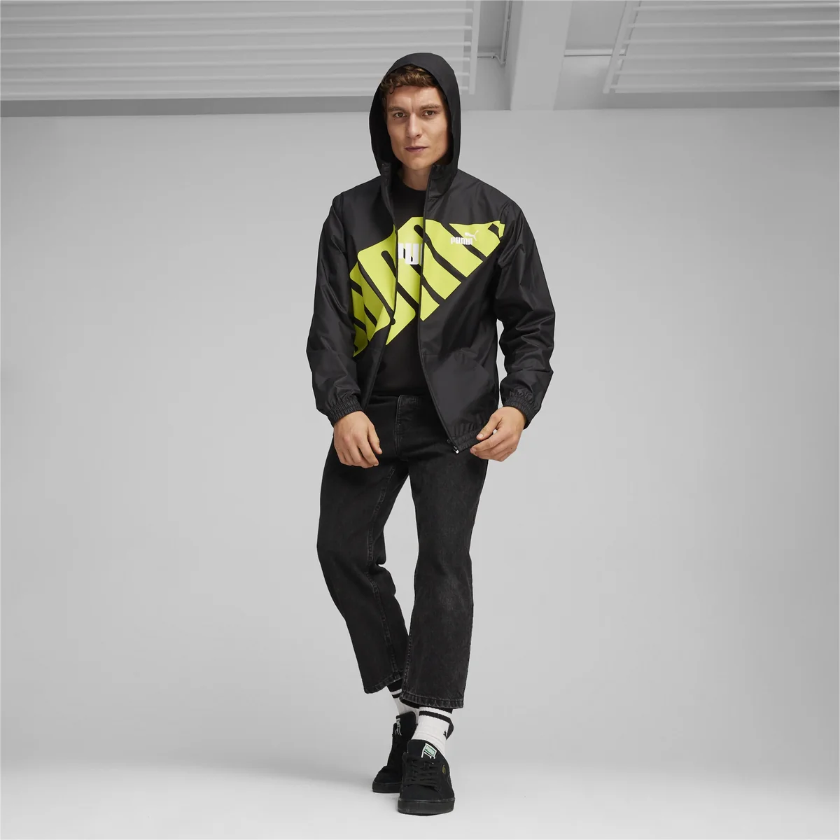 Вітровка чоловіча Puma Hooded Graphic Windbreaker Black (623837-01)