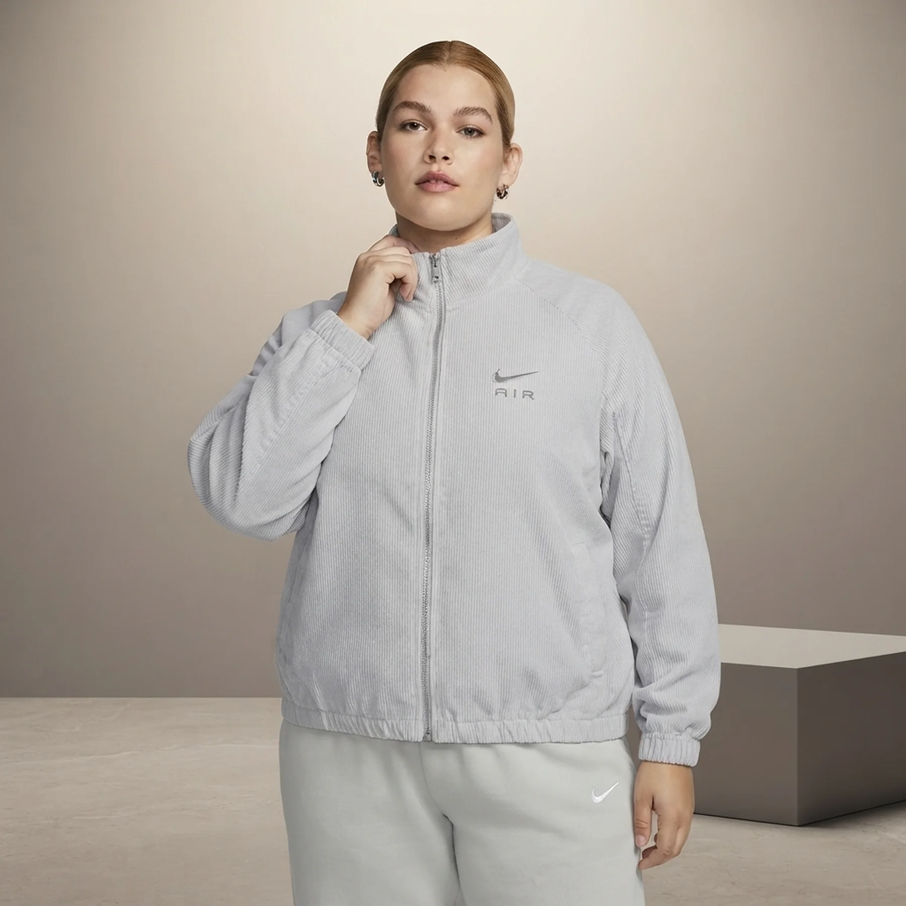 Вітровка жіноча Nike Corduroy Fleece Full-Zip Jacket (DQ6928-043)
