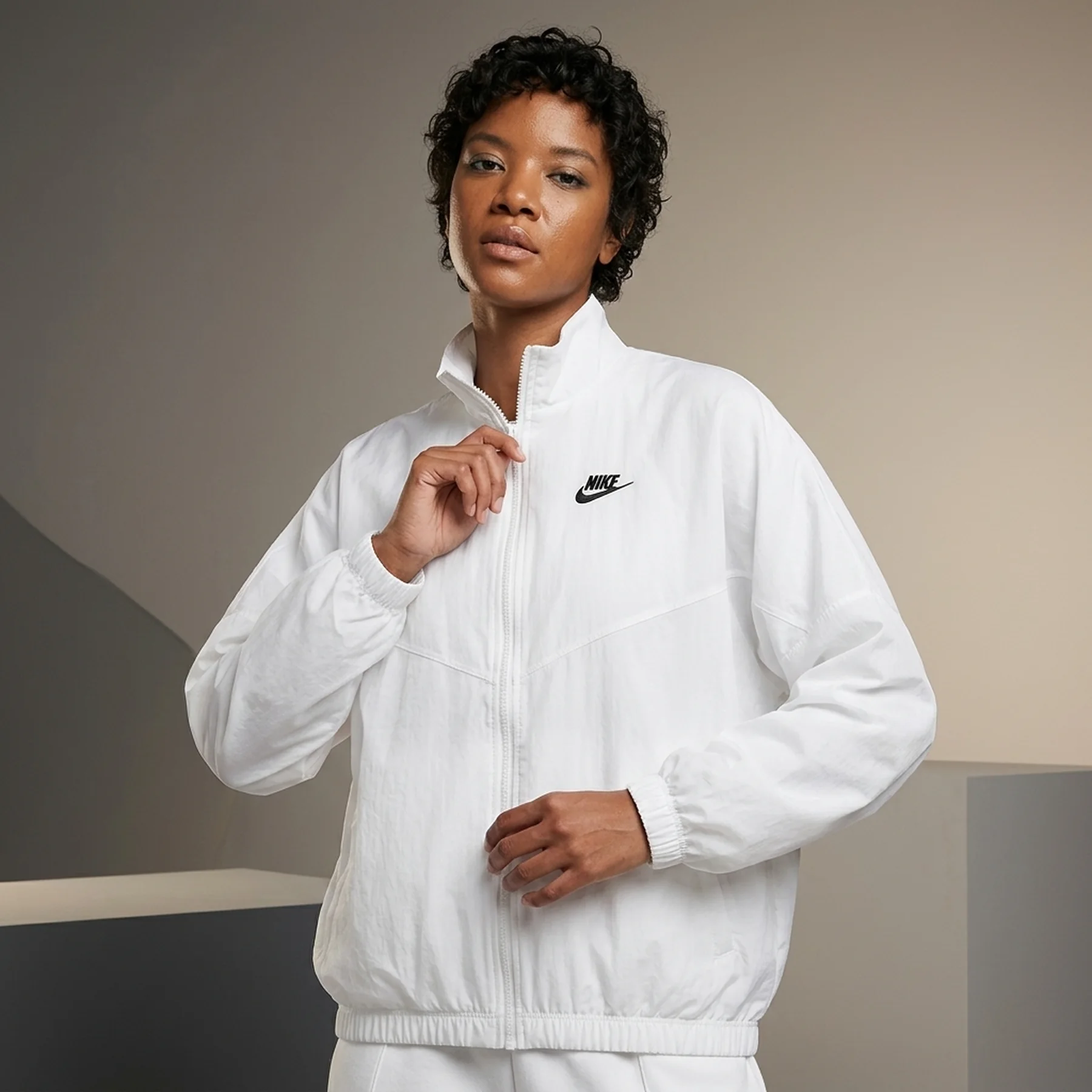 Вітровка жіноча Nike Nsw Essntl Wr Wvn Jkt (DM6185-100)