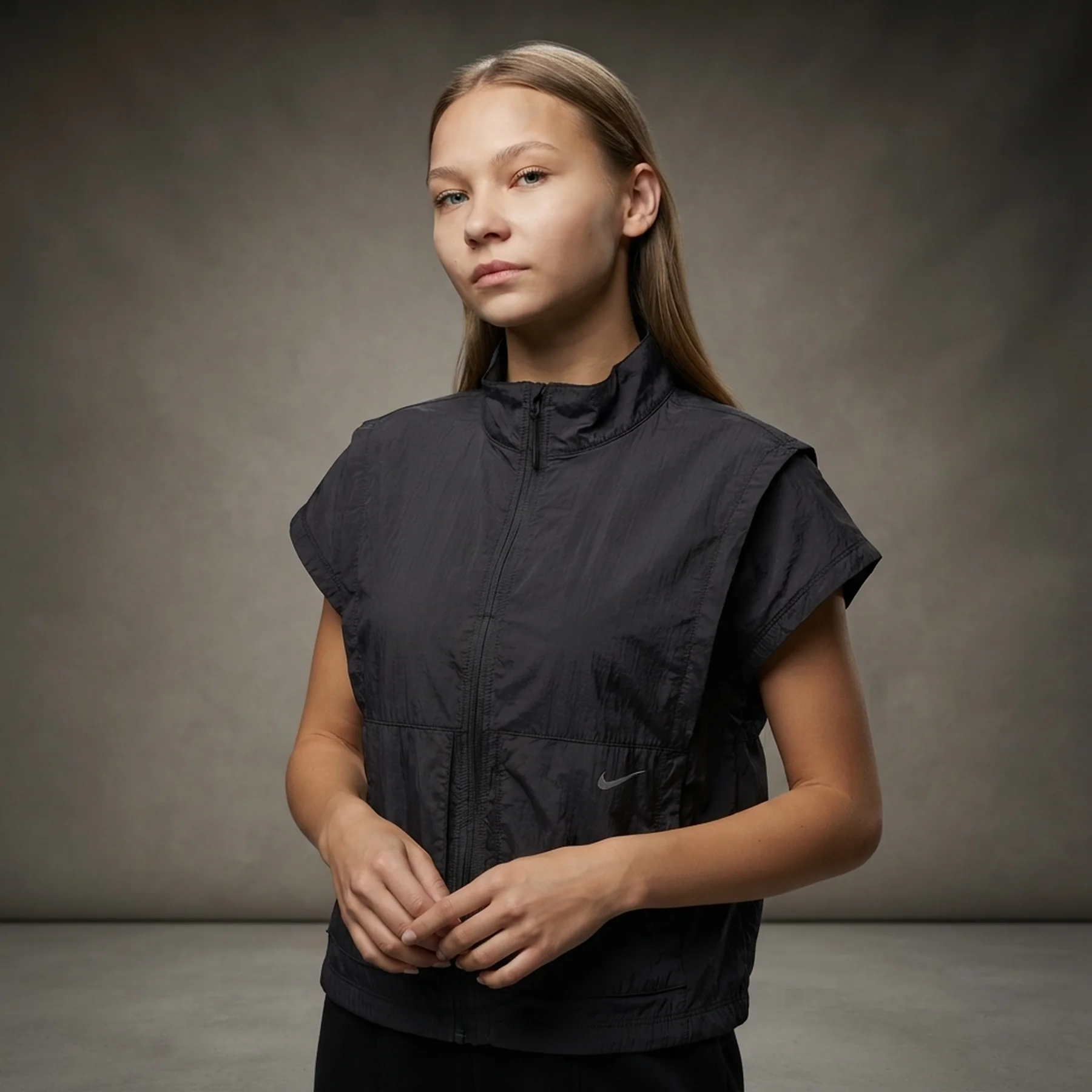 Вітровка жіноча Nike Rpl Cty Rdy Ss Jacket (DX0150-015)