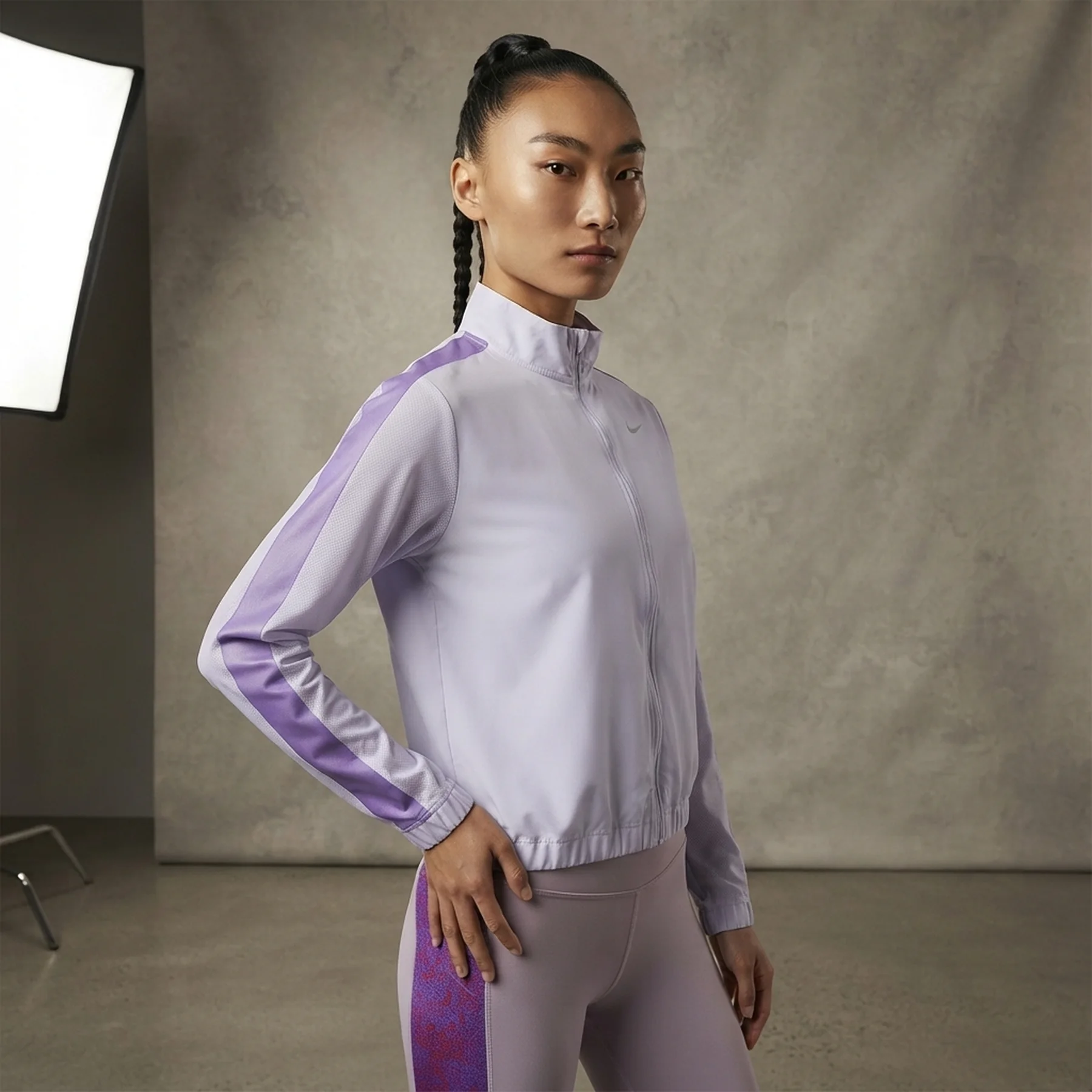 Вітровка жіноча Nike Swsh Run Jkt (DX1037-536)