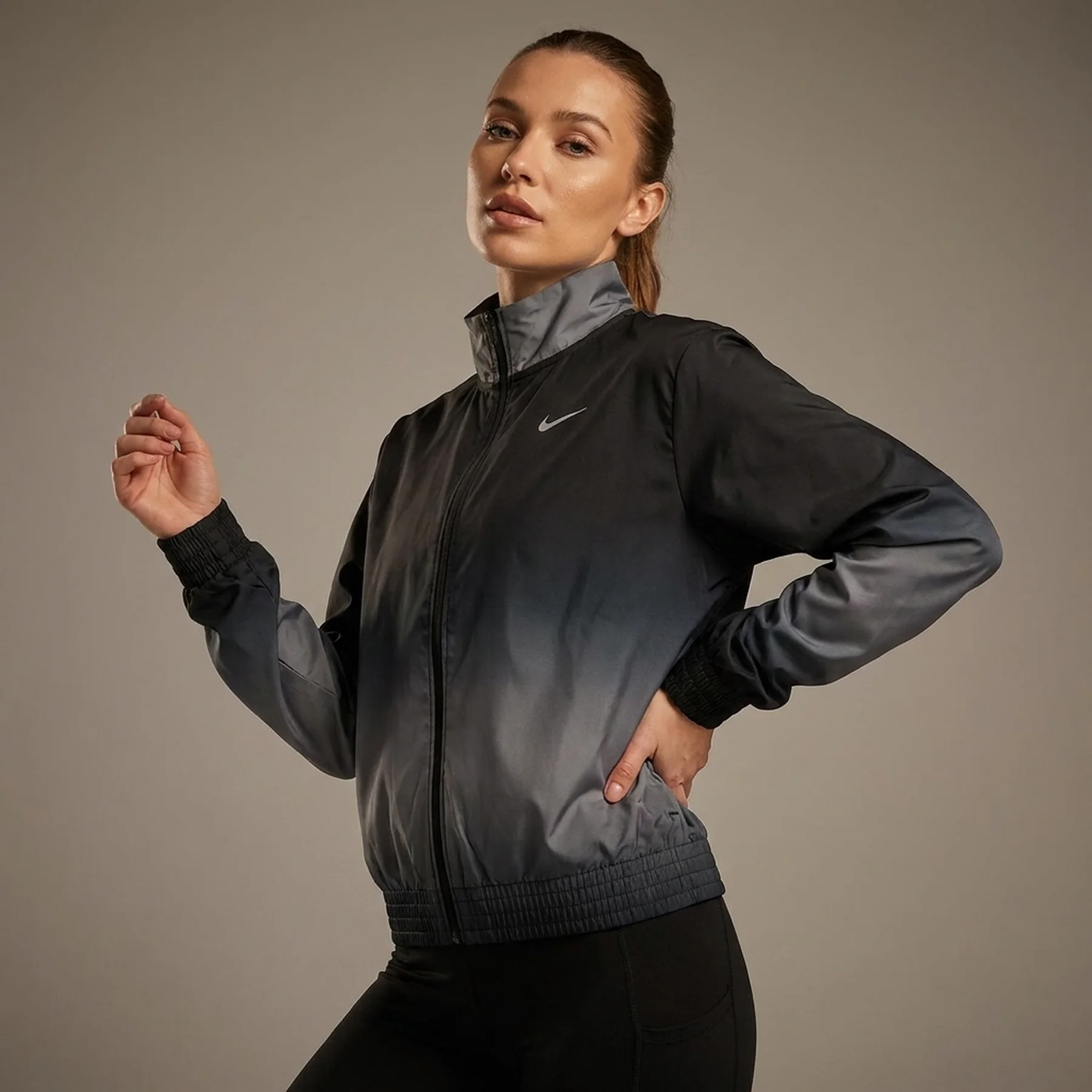 Вітровка жіноча Nike Swsh Run Prnt Jkt (DX1039-010)