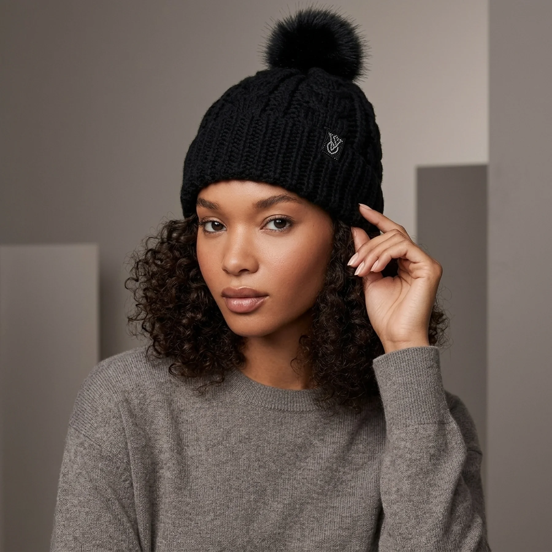 В'язана шапка Victorias Secret з помпоном 1159856977 (Чорний One size)