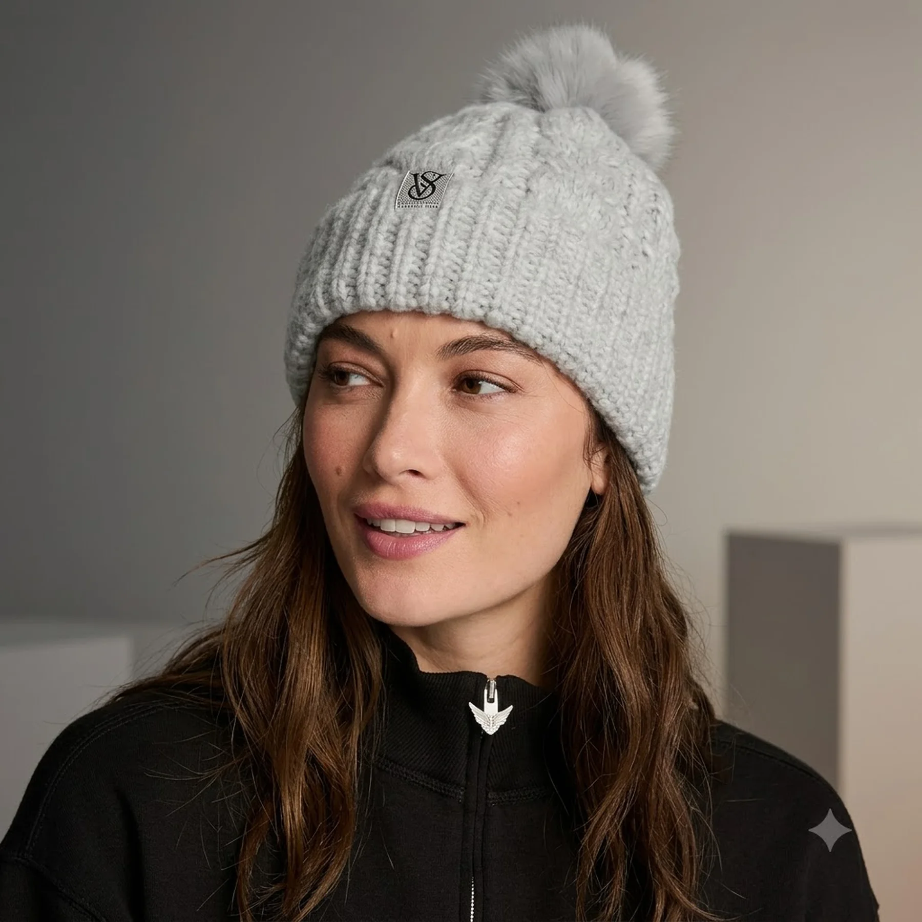 В'язана шапка Victorias Secret з помпоном 1159858849 (Сірий One size)