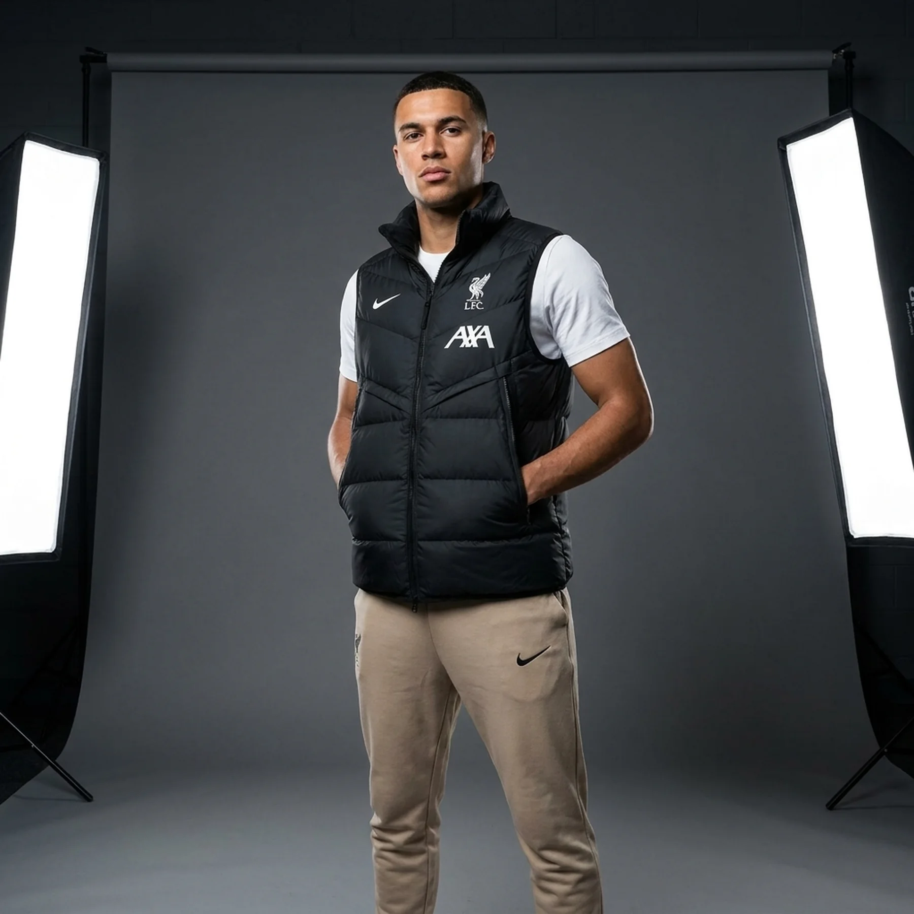 Жилетка чоловіча Columbia Liverpool Fc Storm-Fit Strike Windrunner Primaloft-Field Vest (FZ8774-011)