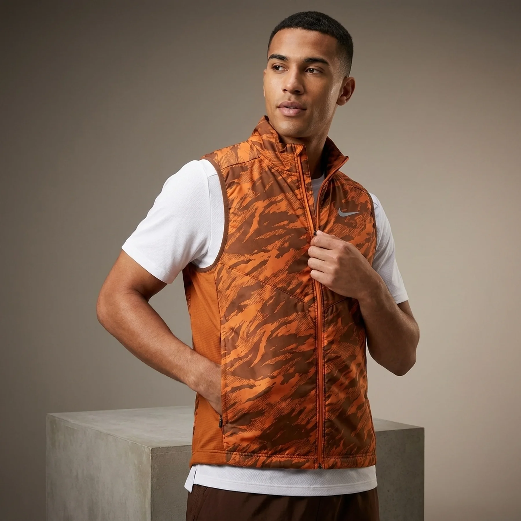 Жилетка чоловіча Nike Therma Fir Repel Wild Run Vest Orange (DD6207-816)