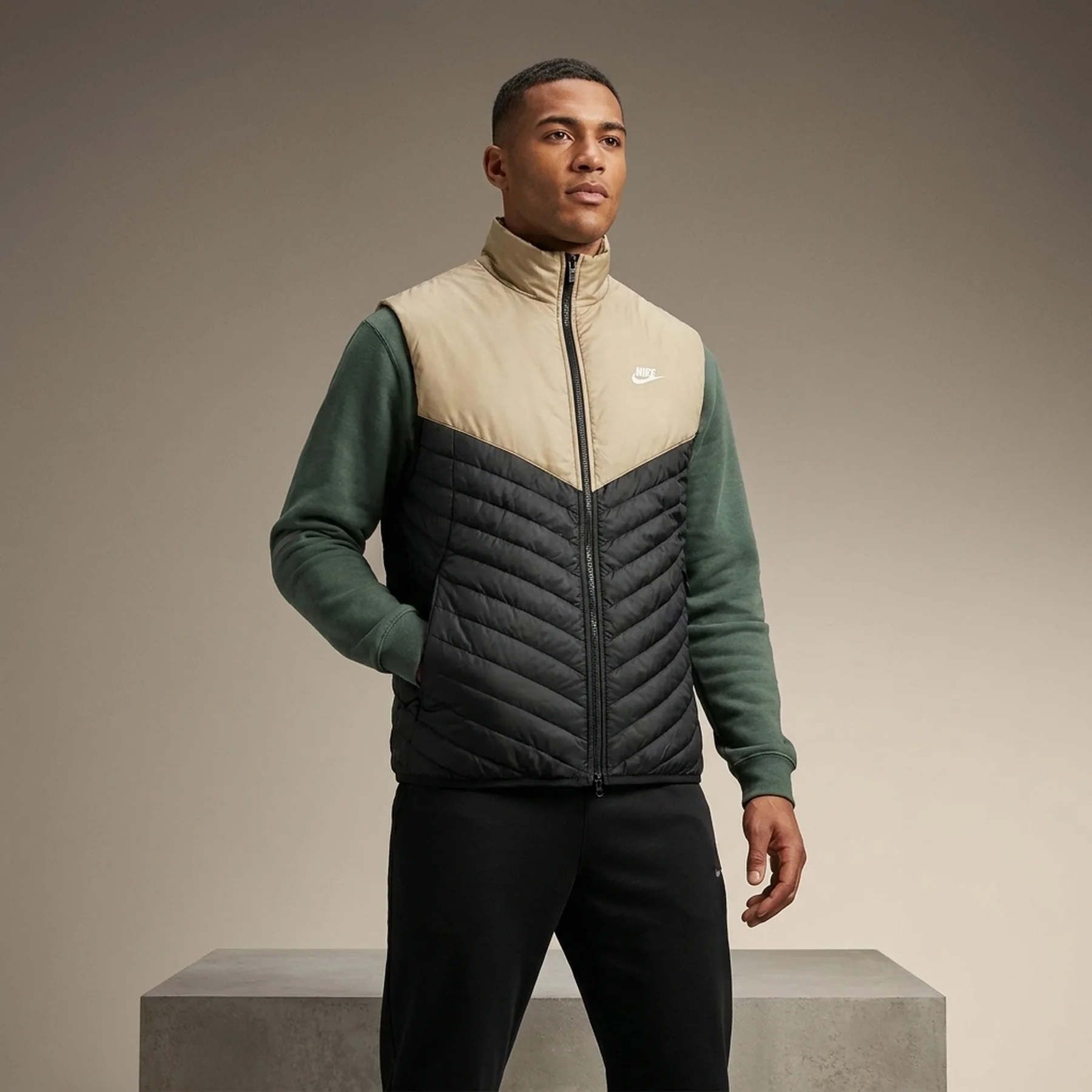 Жилетка чоловіча Nike Therma-Fit Windrunner (FB8201-010)