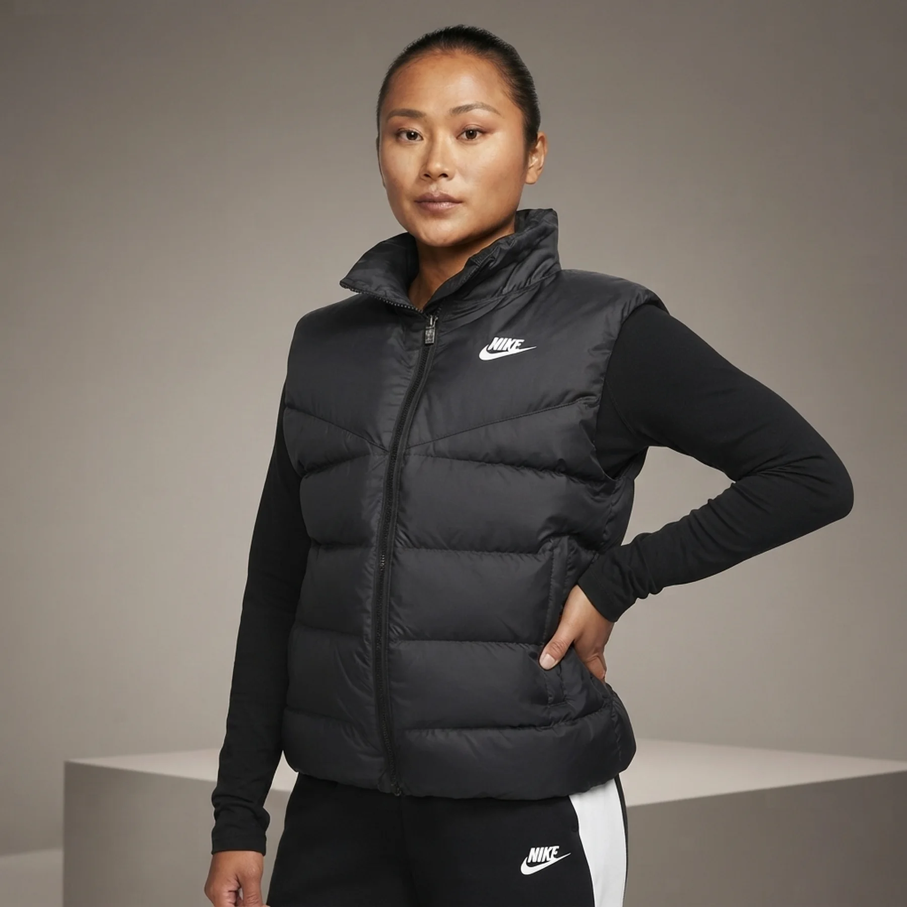 Жилетка жіноча Nike Sportswear Therma-Fit Windrunner Black (DQ6896-010)