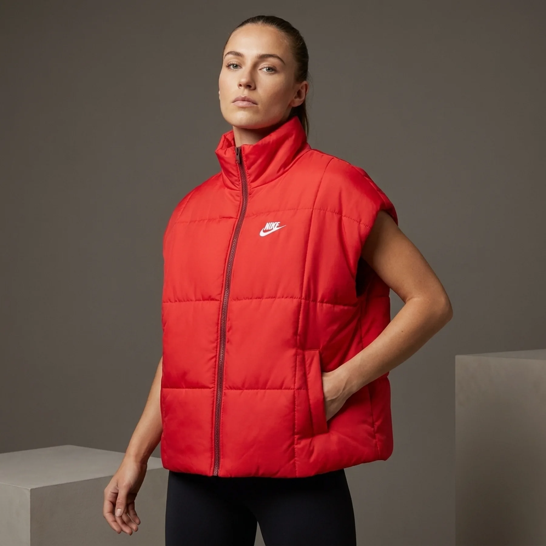 Жилетка жіноча Nike Tf Thrmr Clsc Vest Red (FB7679-657)