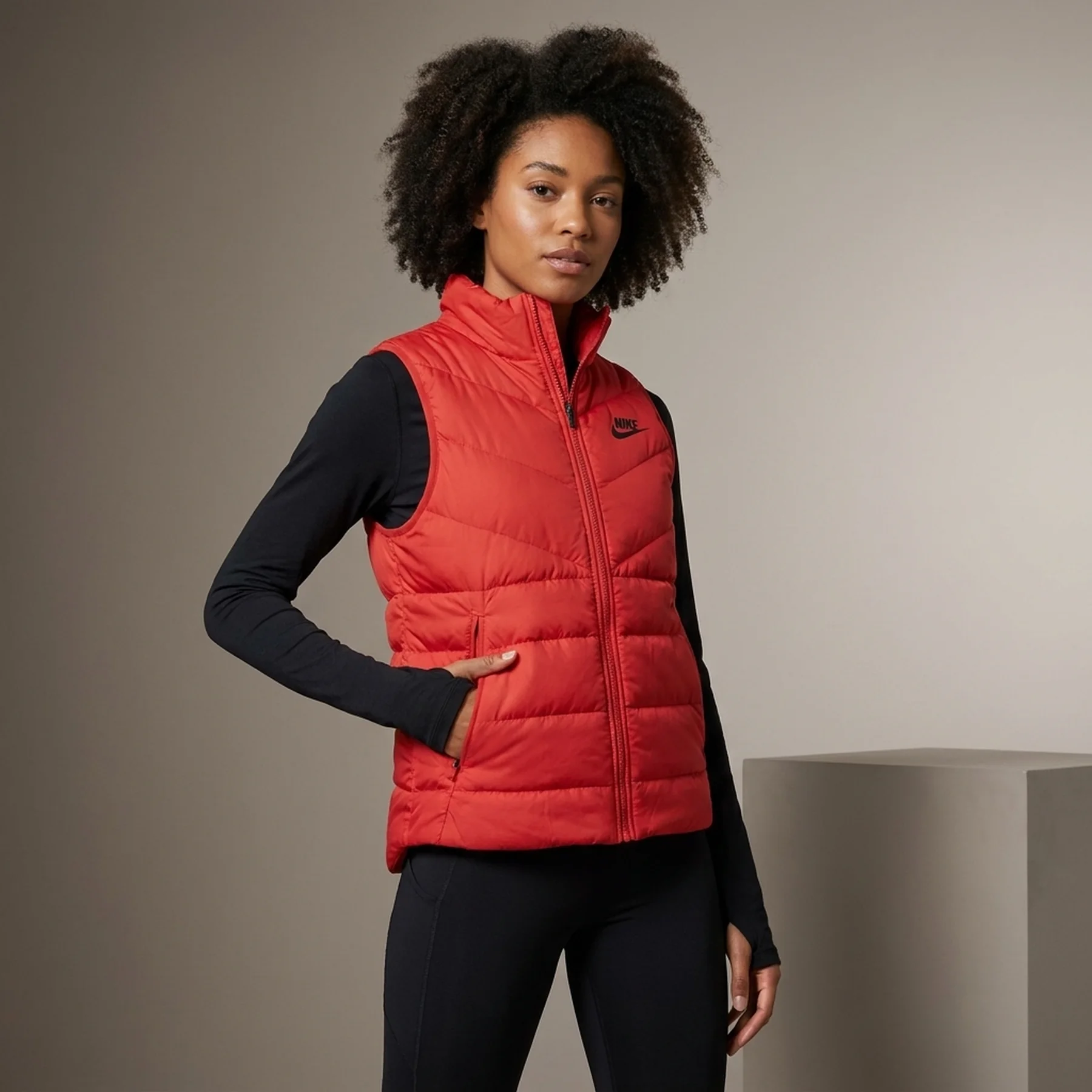 Жилетка жіноча Nike Therma-Fit Red (DD6084-690)