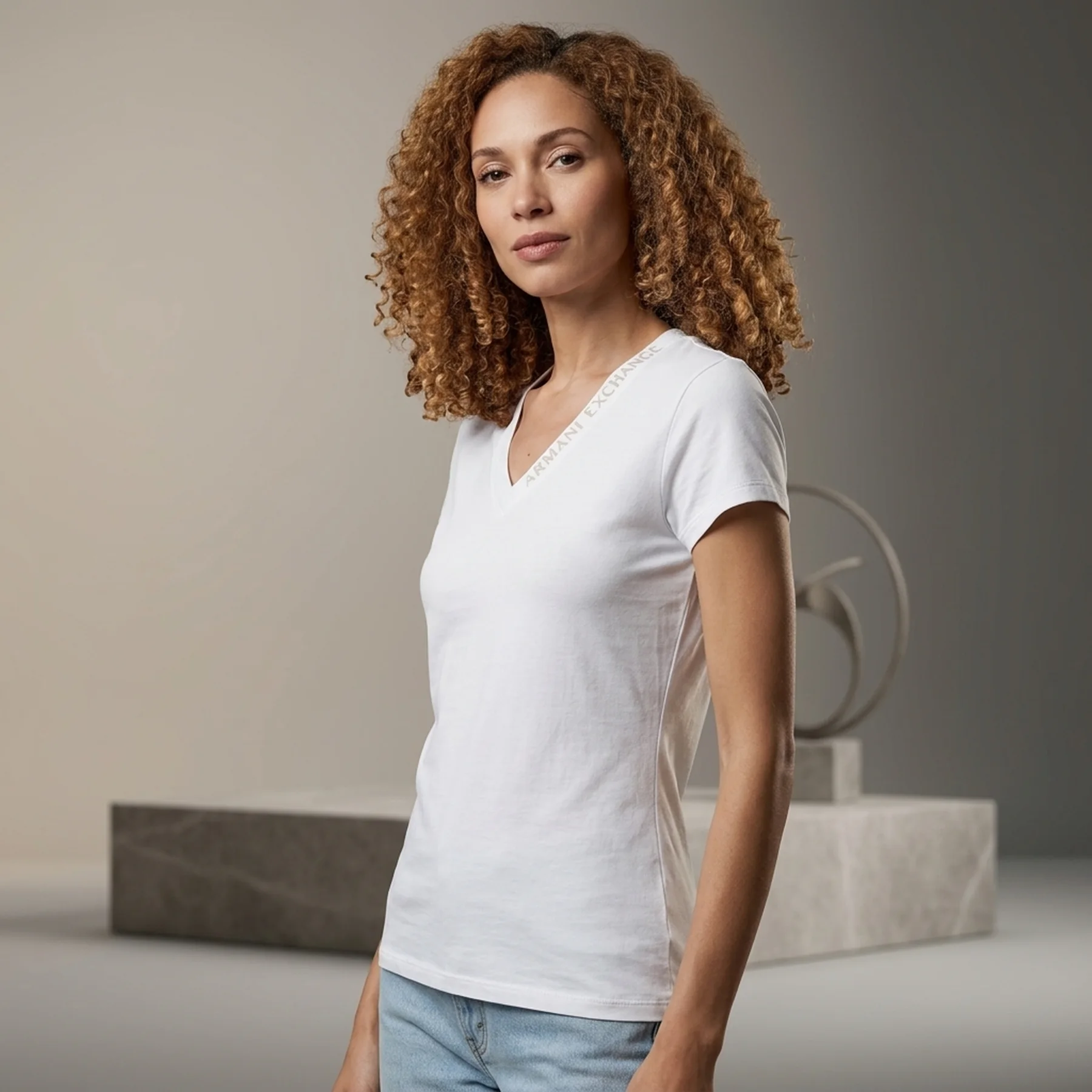 Жіноча футболка Armani Exchange з логотипом 1159806695