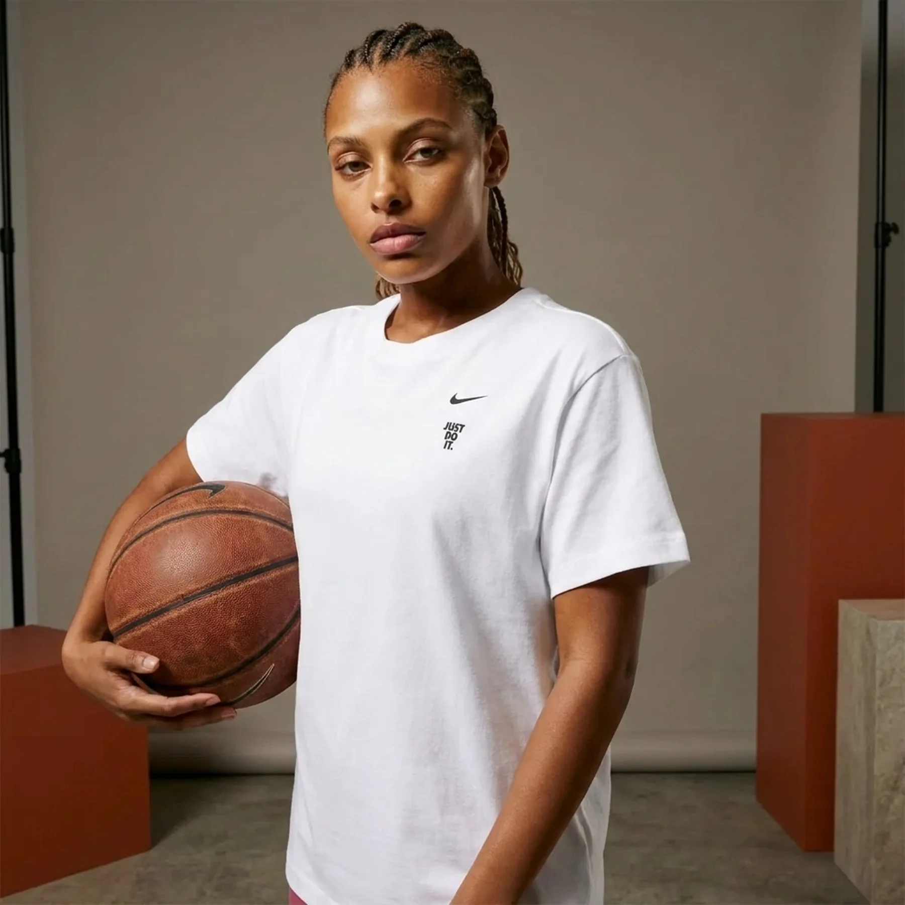 Жіноча футболка NIKE BASKETBALL IM0301-100