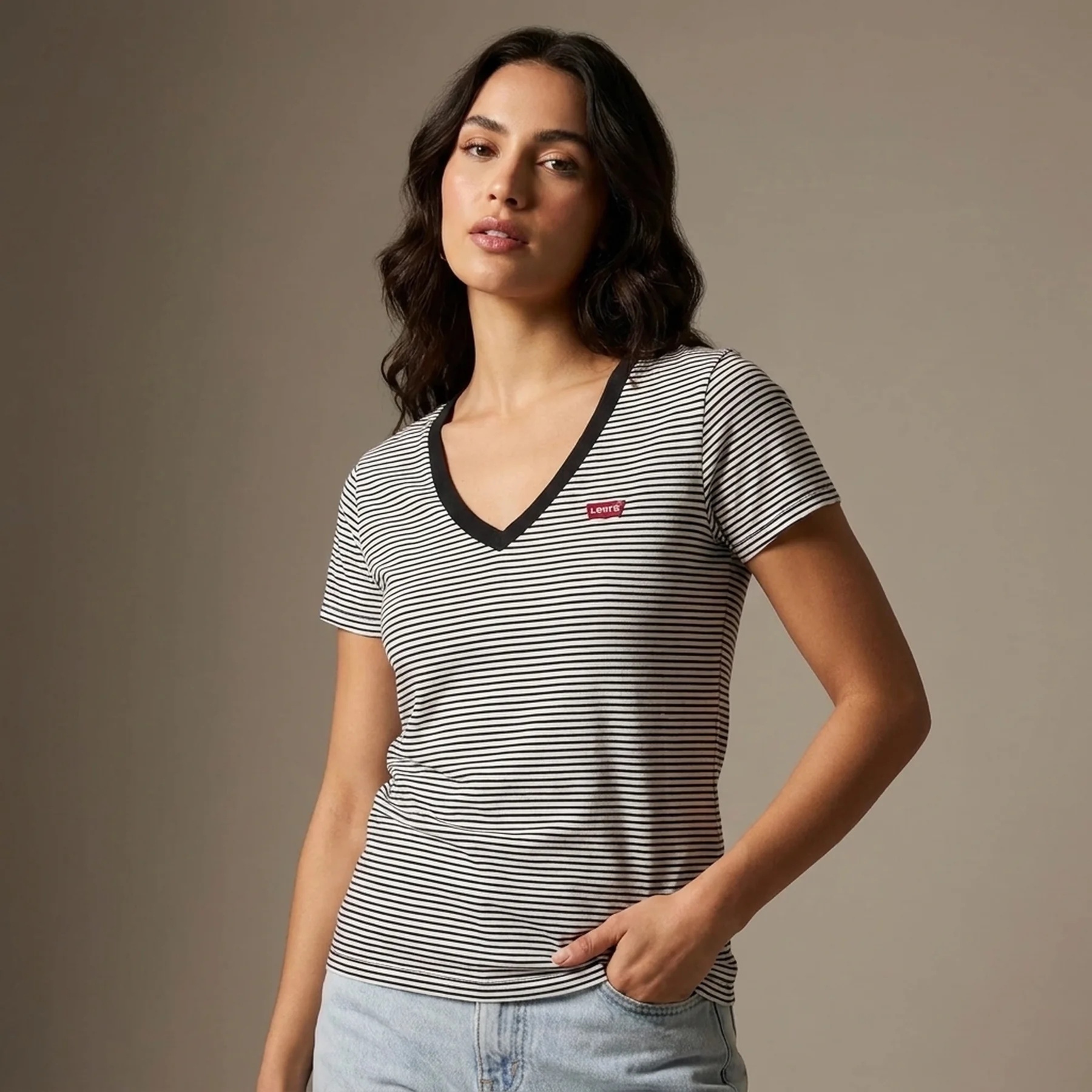 Жіноча футболка з логотипом Levi's 1159841337