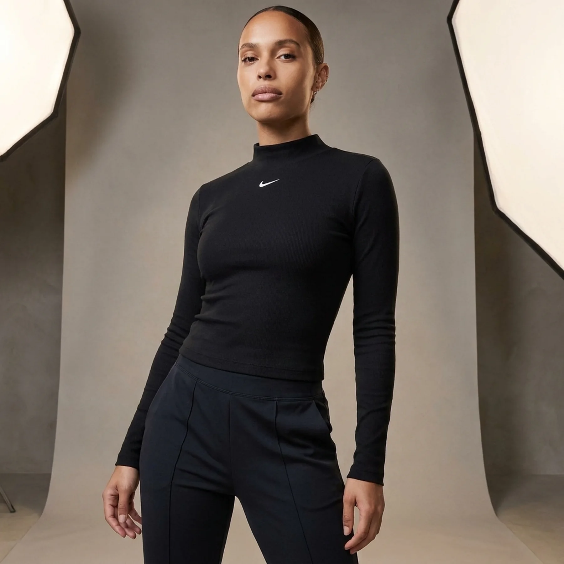 Жіноча кофта Nike Sportswear Essential Black Dv7880-010