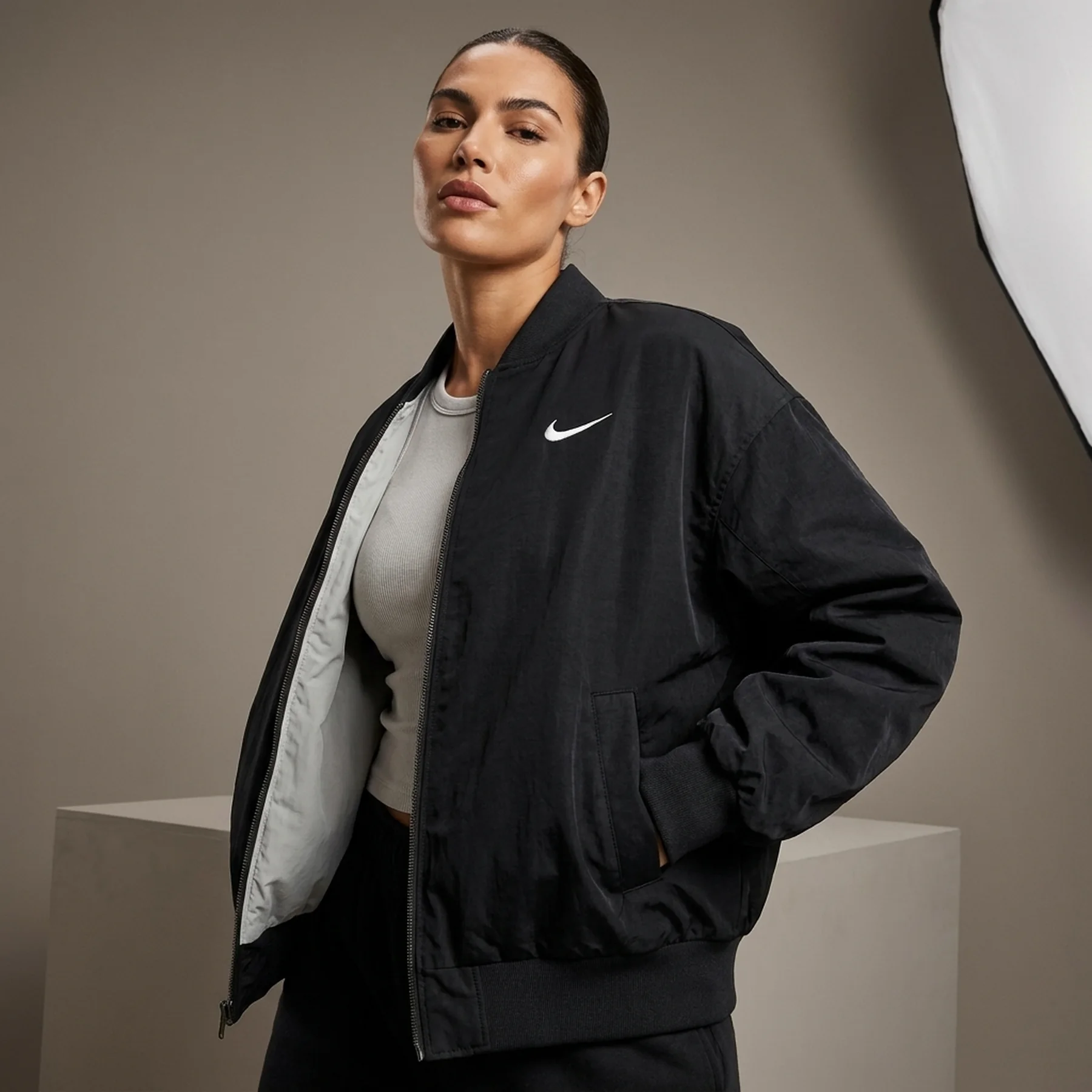 Куртка жіноча Nike Women's Reversible Varsity Bomber Jacket (DV7876-010)