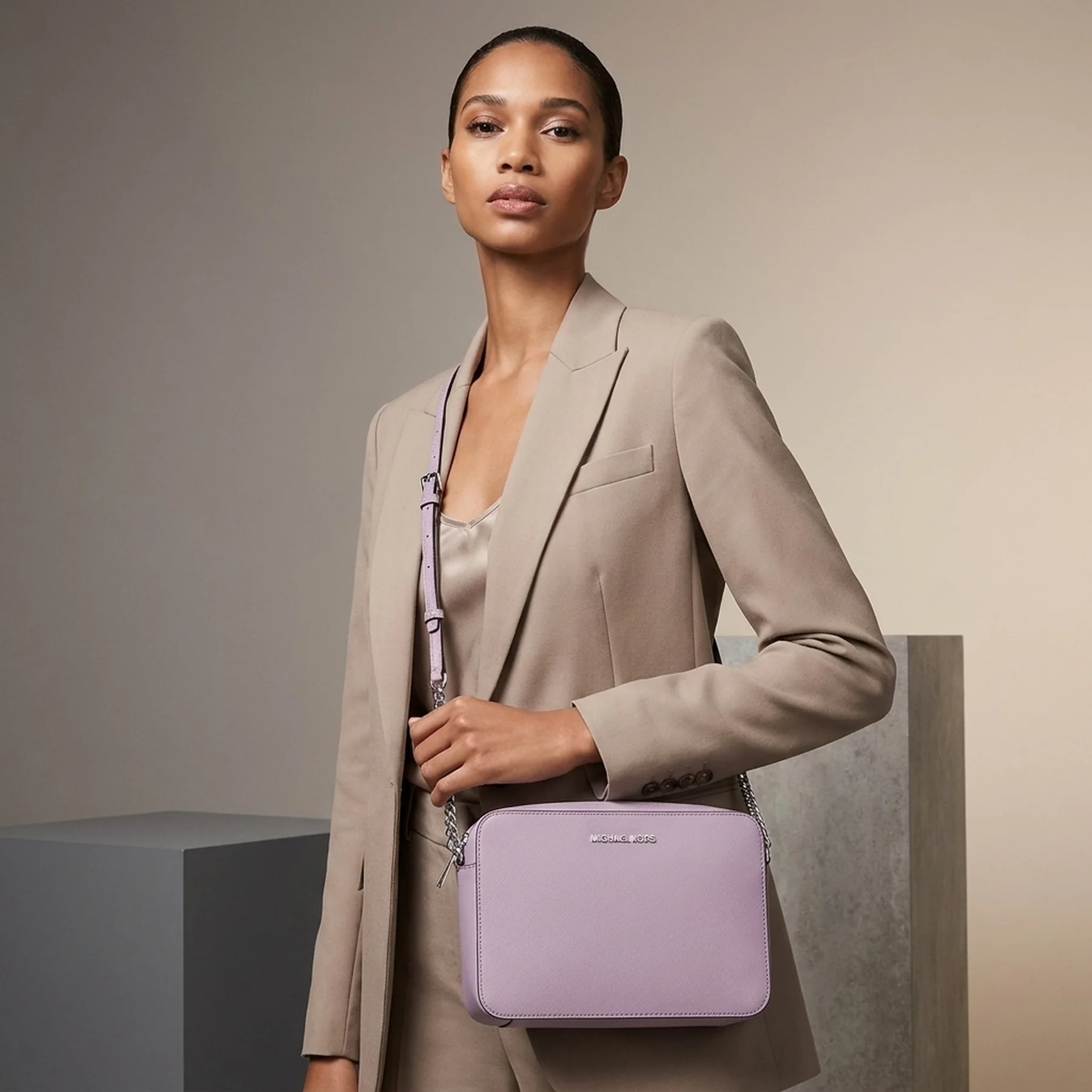Жіноча шкіряна сумка кросбоді Jet Set Item Michael Kors на блискавці 1159857921 Бузковий