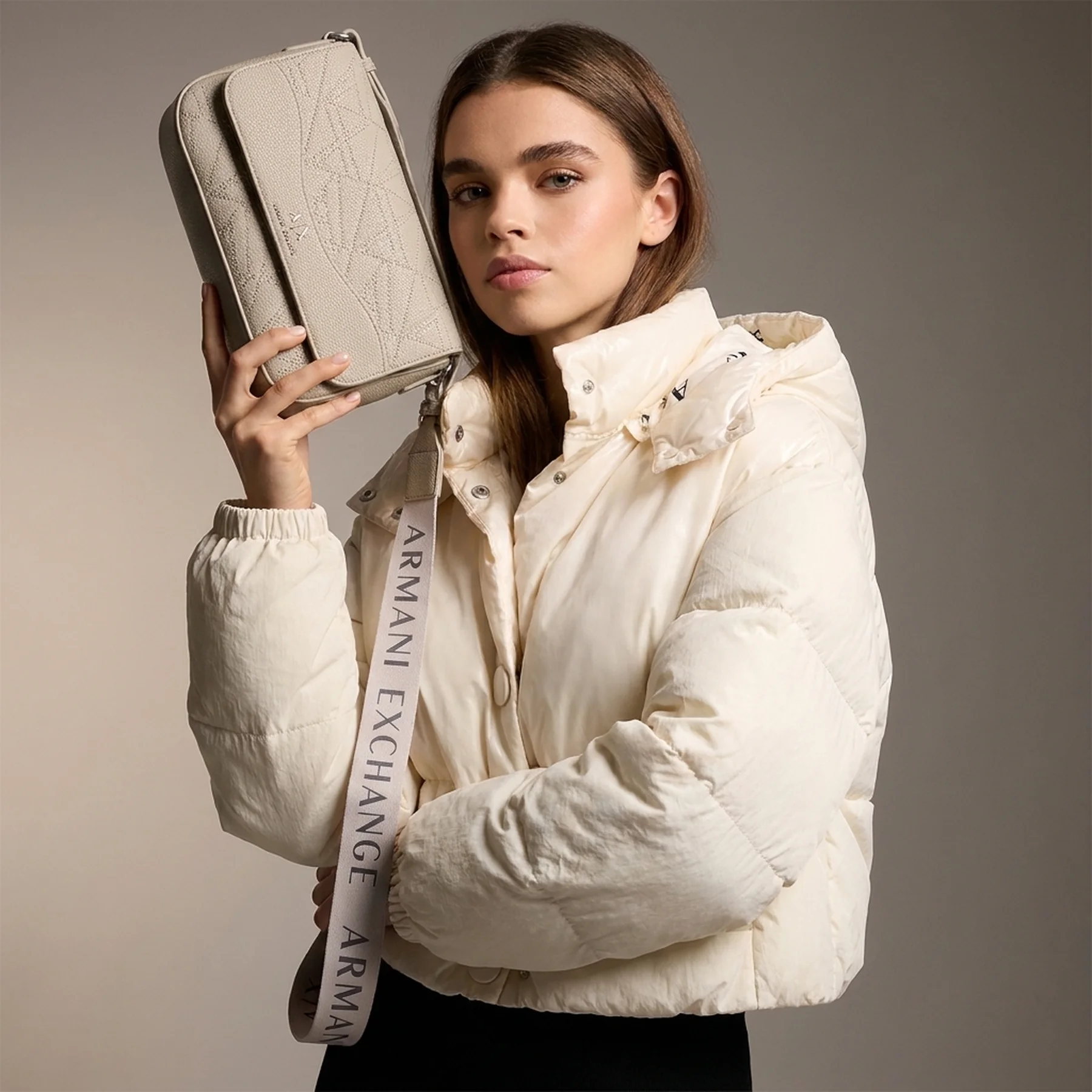 Жіноча сумка через плече Armani Exchange 1159832528 (Бежевий One size)