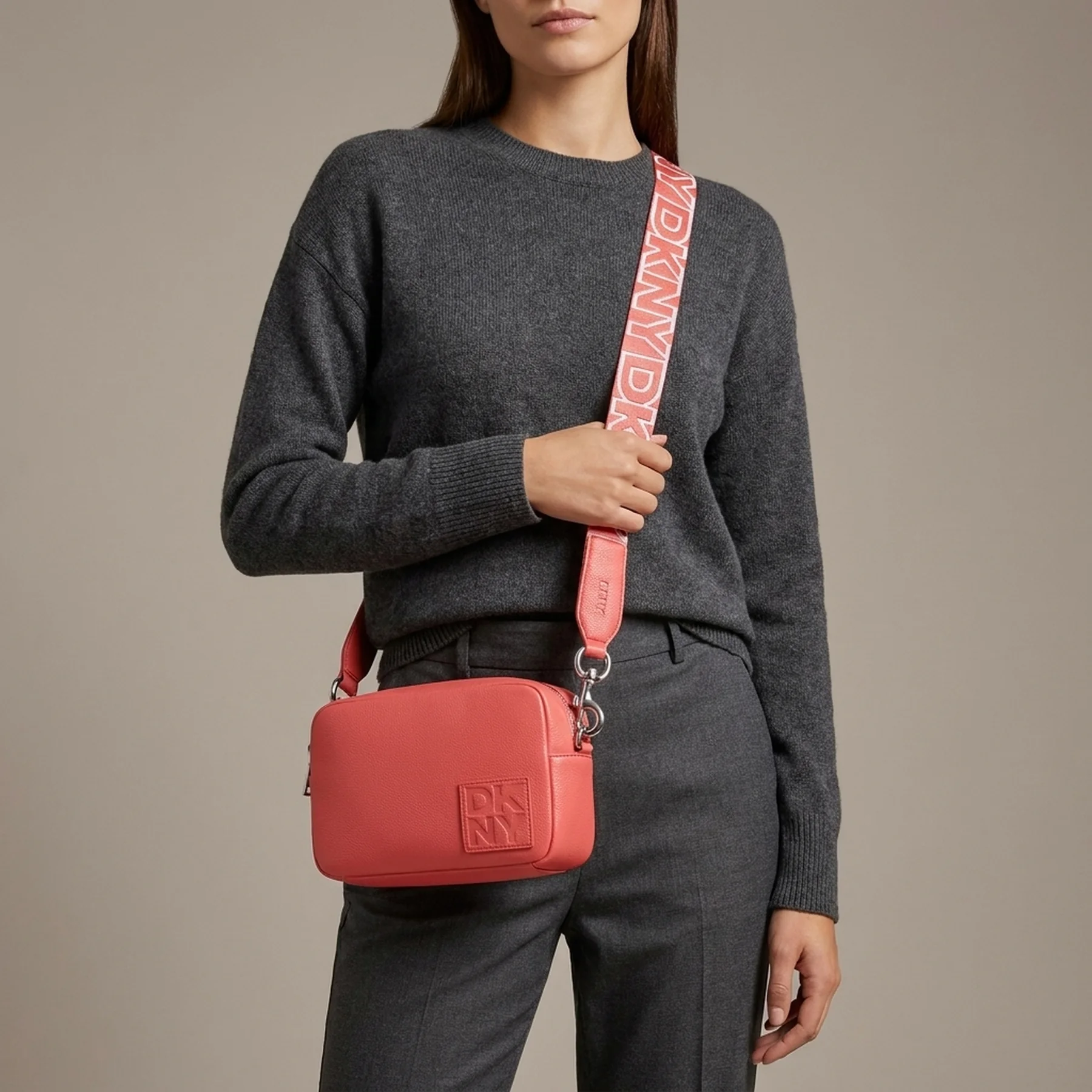Жіноча сумка через плече DKNY з логотипом 1159848592