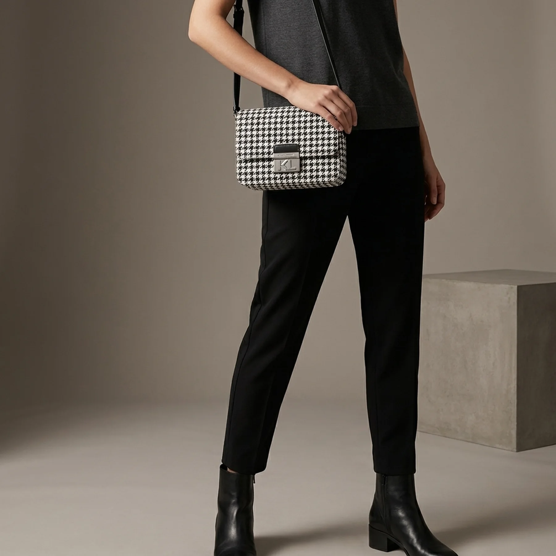 Жіноча сумка через плече Karl Lagerfeld Paris 1159813190 (Білий чорний, One size)