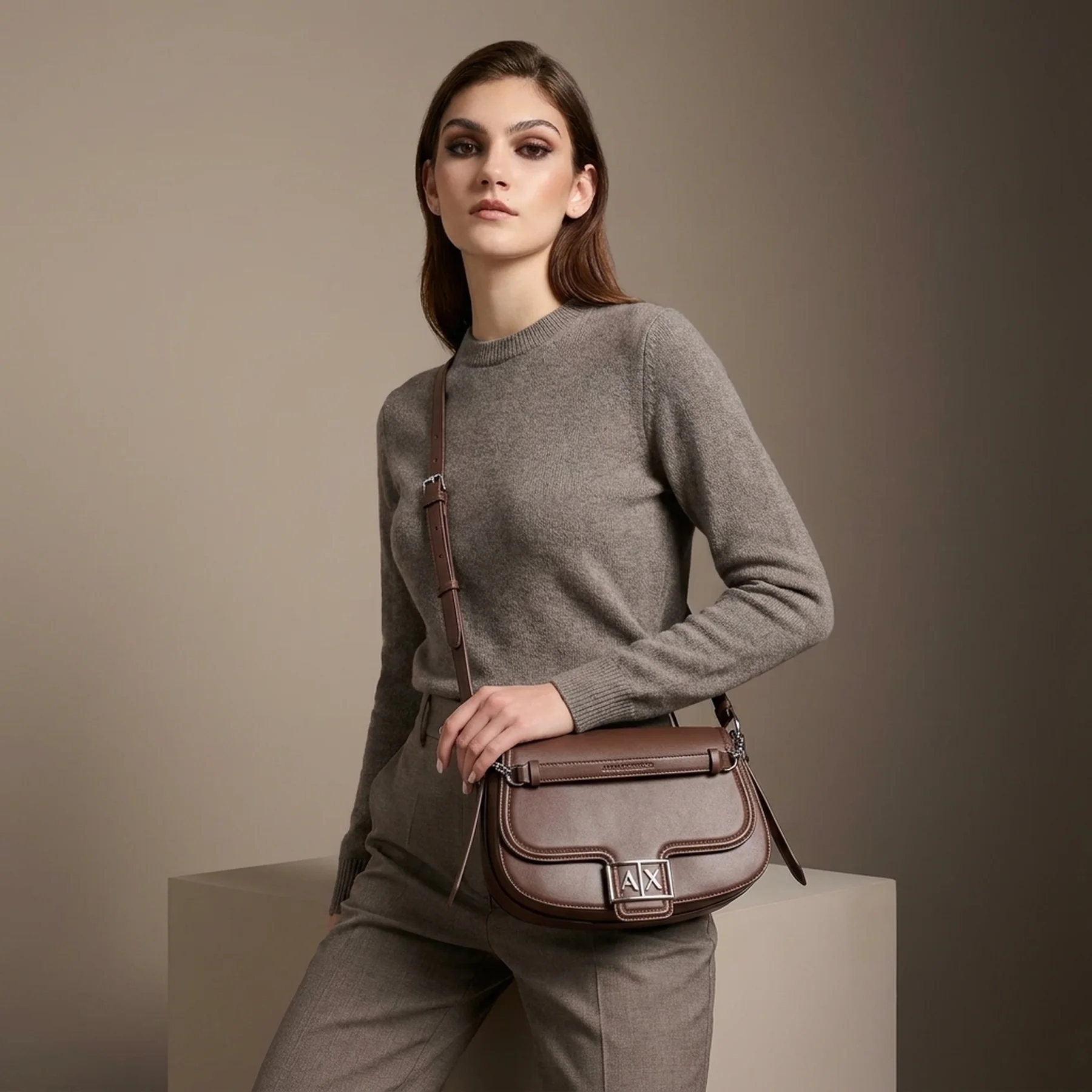 Жіноча сумка через плече з логотипом Armani Exchange 1159839055 (Коричневий One size)