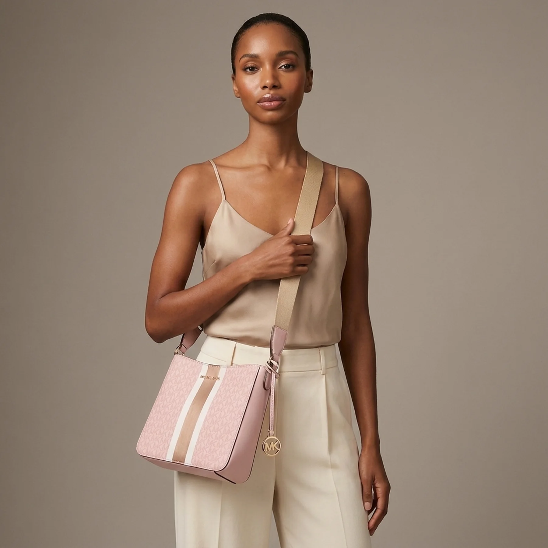 Жіноча сумка кроссбоді Jet Set Travel Michael Kors на блискавці 1159857924 Рожевий