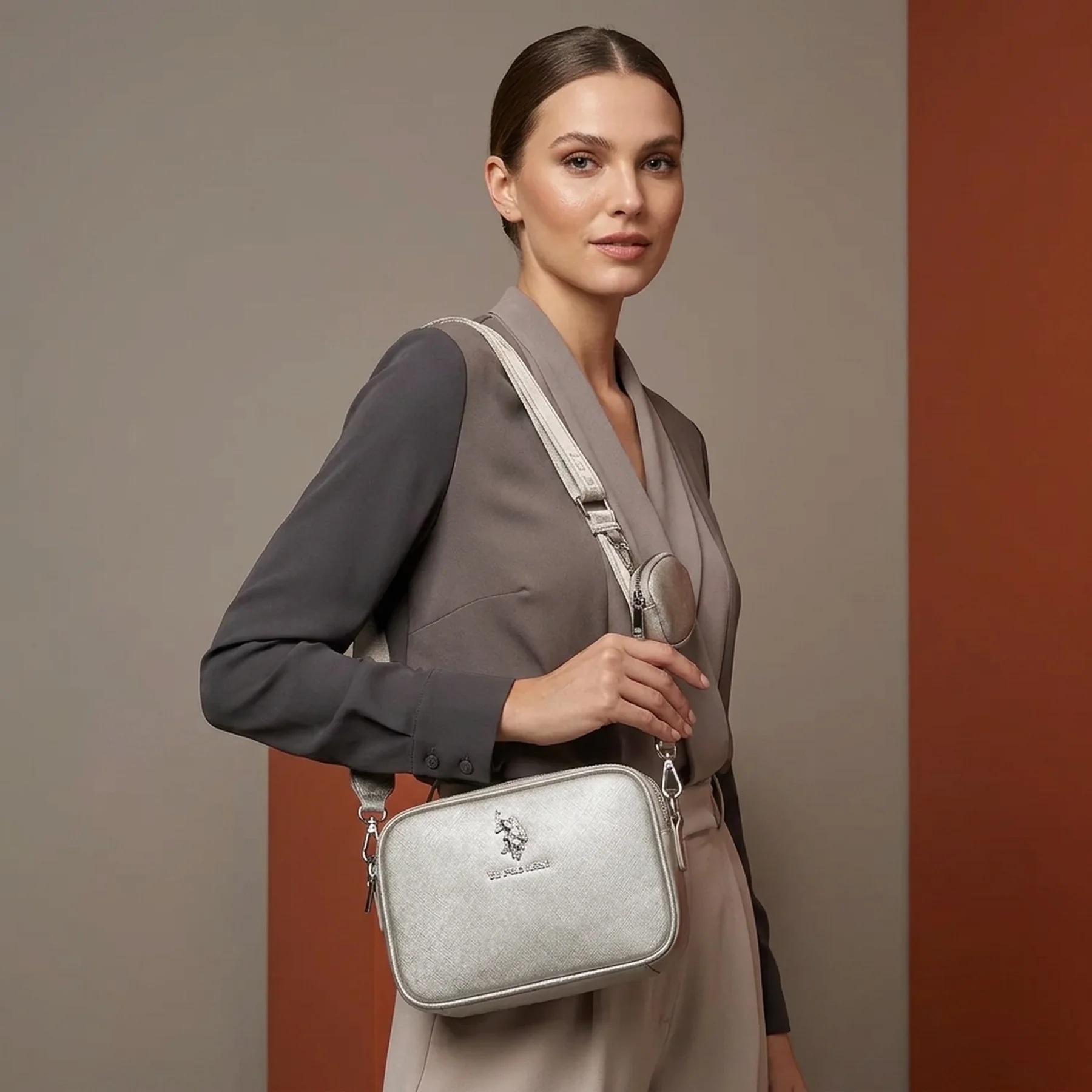 Жіноча сумка кроссбоді US Polo Assn з логотипом 1159850160 Сріблястий
