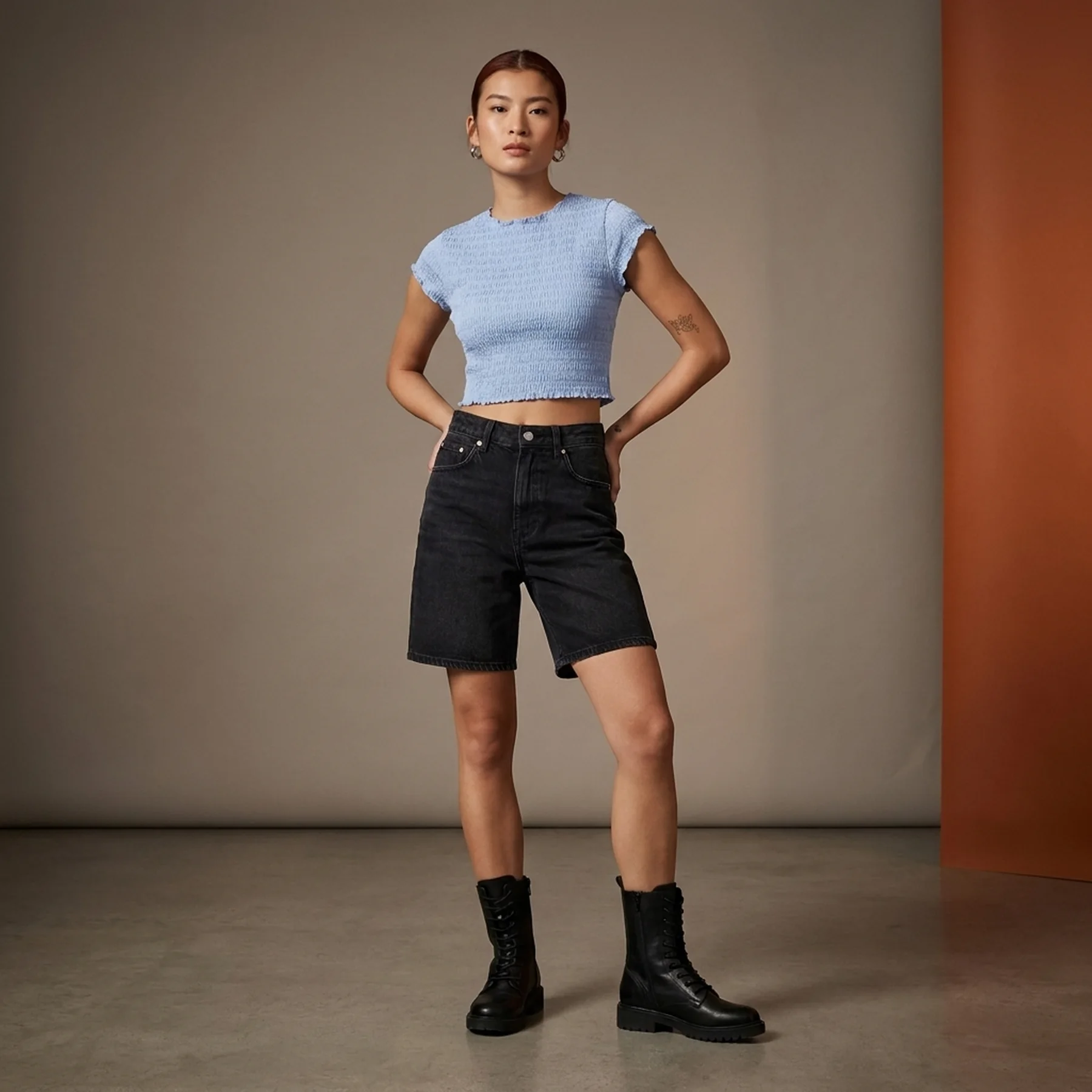 Жіноча укорочена футболка Tommy Hilfiger з логотипом 1159815341