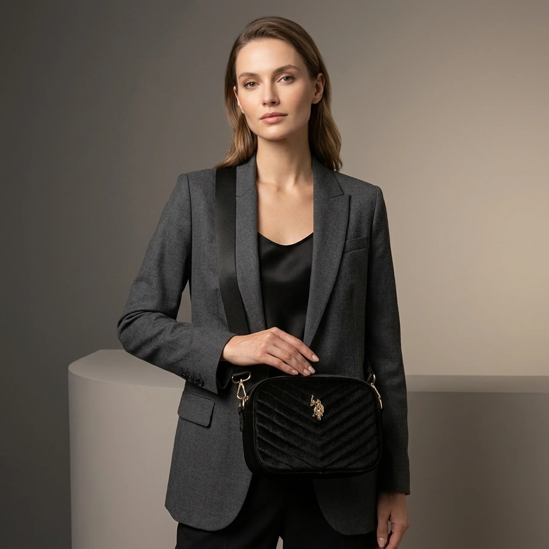 Жіноча вельветова сумка кроссбоді US Polo Assn з логотипом 1159823588 (Чорний One size)
