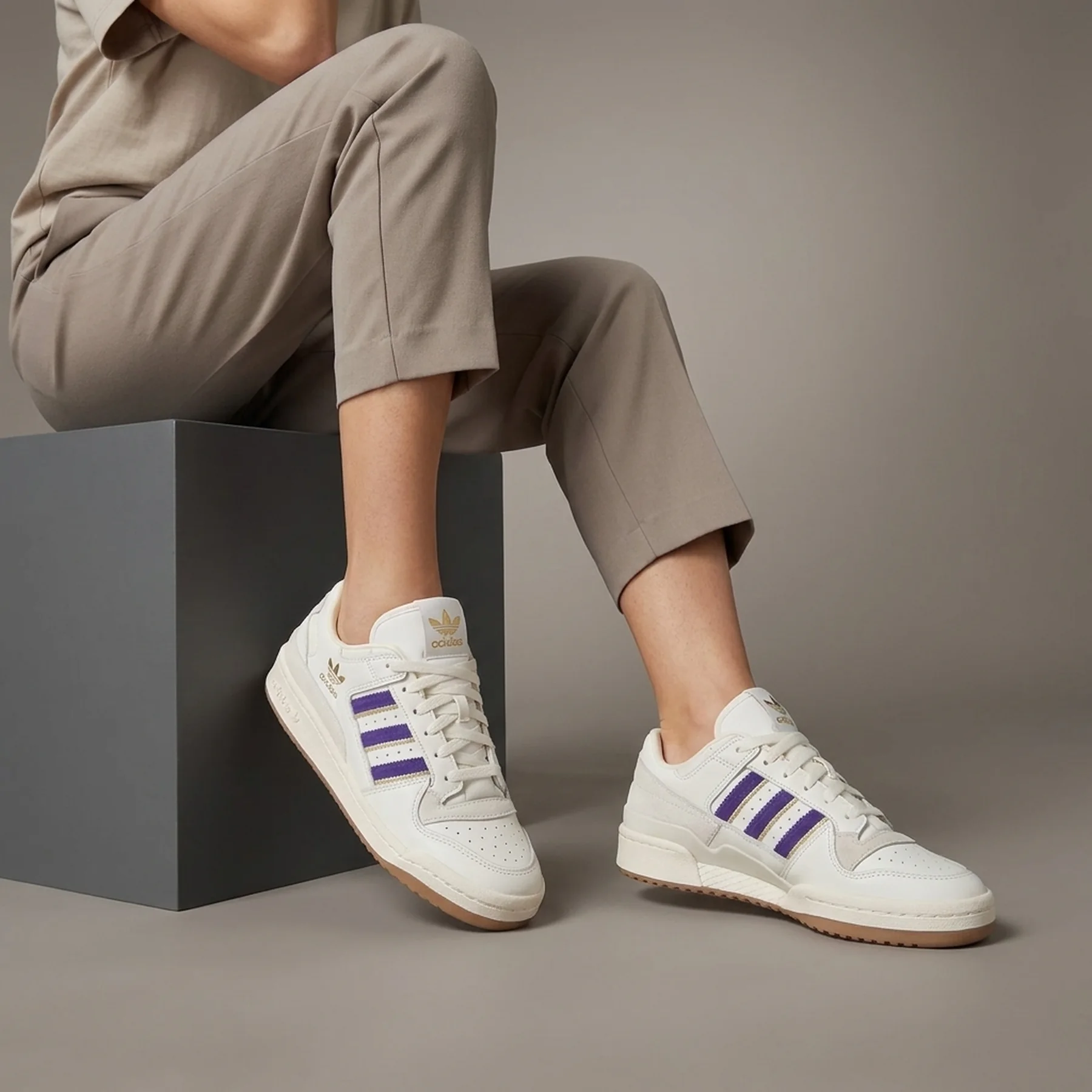 Жіноче взуття Forum Low CL Cloud White/Collegiate Purple/Cream White Adidas