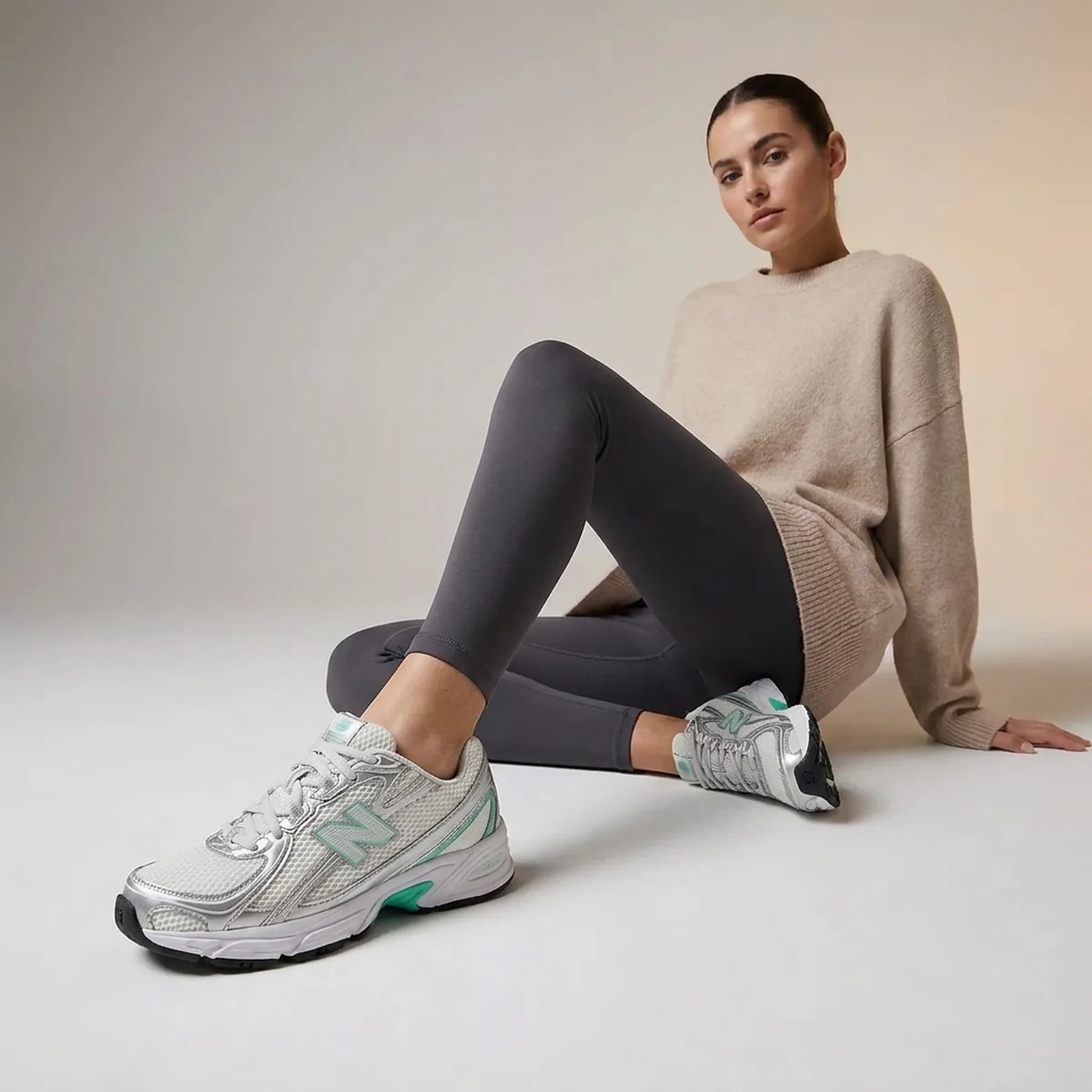 Жіноче взуття New Balance Кросівки New Balance 740