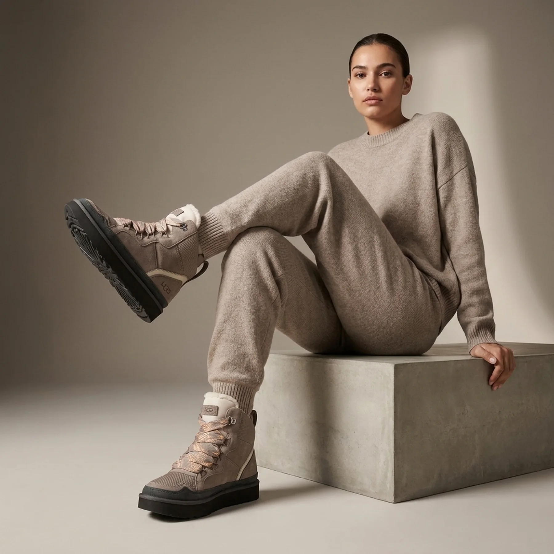 Жіноче взуття UGG Highmel Cobble Grey UGG