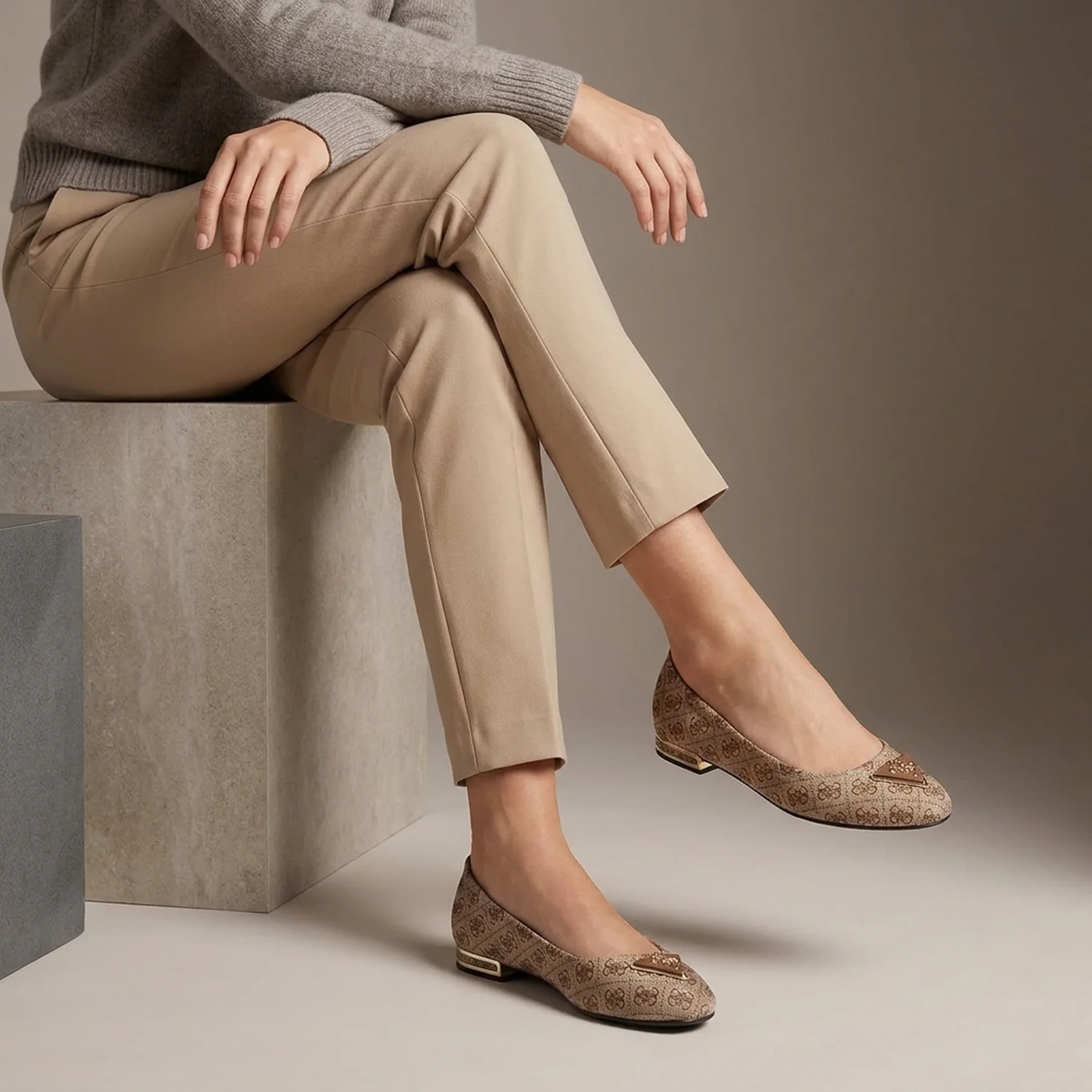 Жіночі балетки GUESS з логотипом 36,5