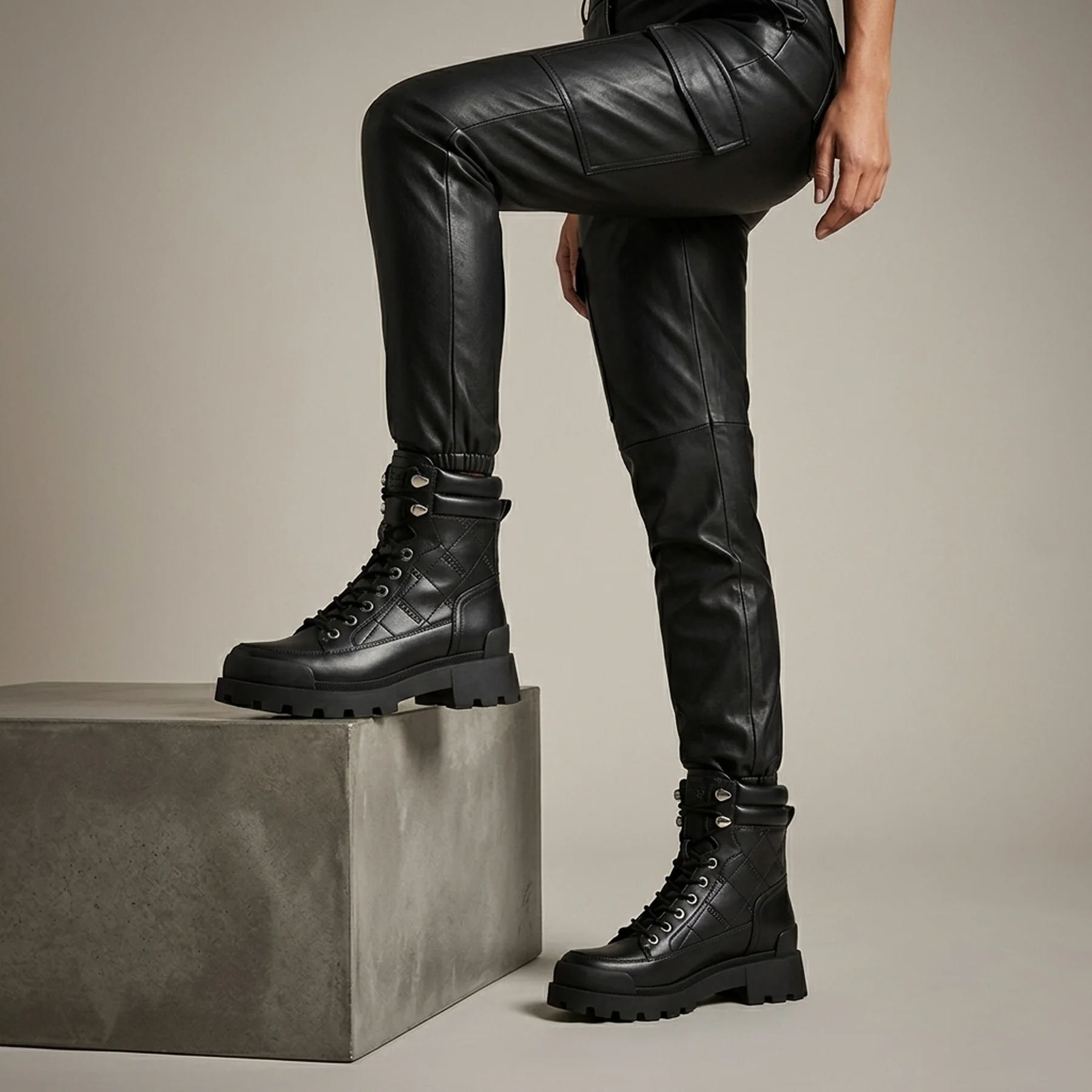 Жіночі черевики GUESS 37,5