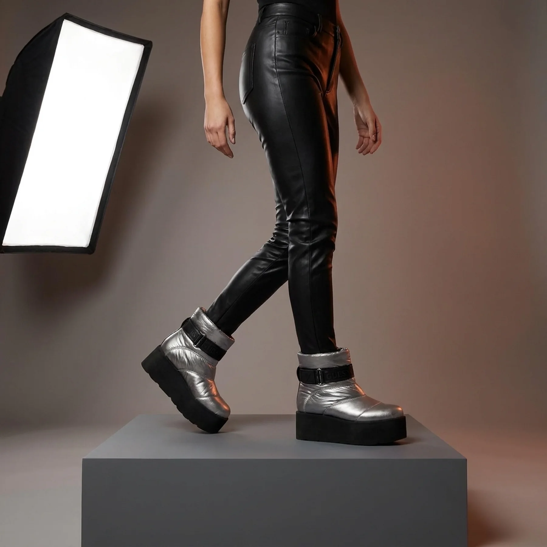 Жіночі черевики Guess на платформі 1159806626