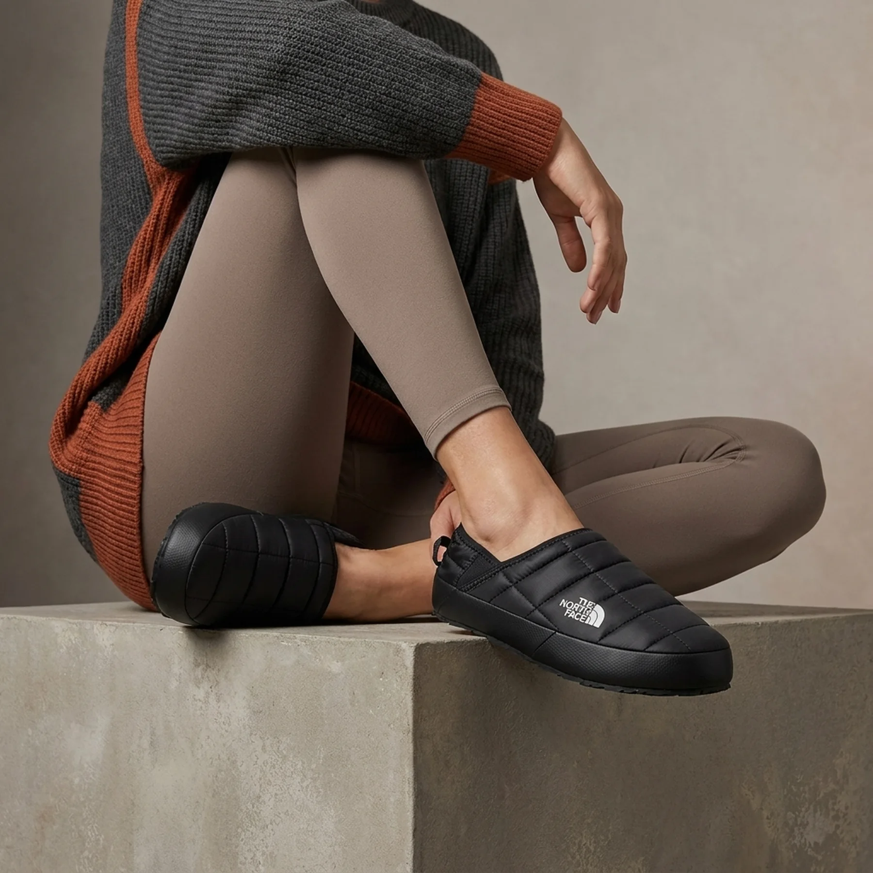 Жіночі черевики The North Face Thermoball Traction Mule V