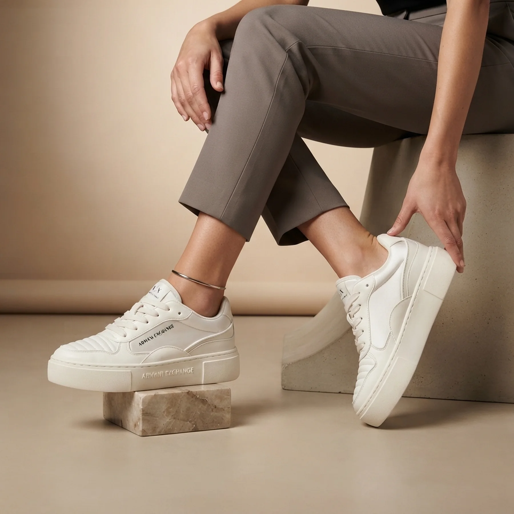 Жіночі кеди Armani Exchange 36