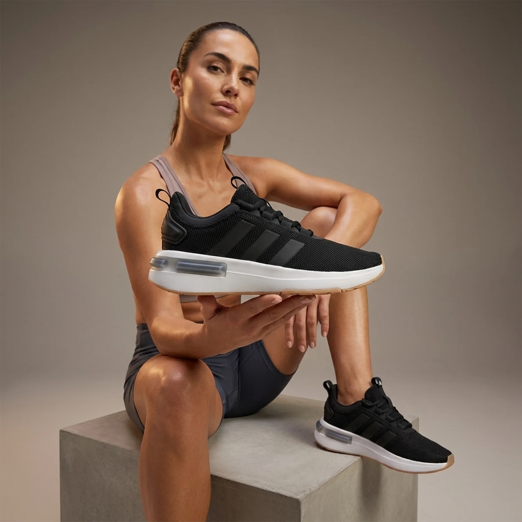 Жіночі кросівки Adidas Racer TR23 38