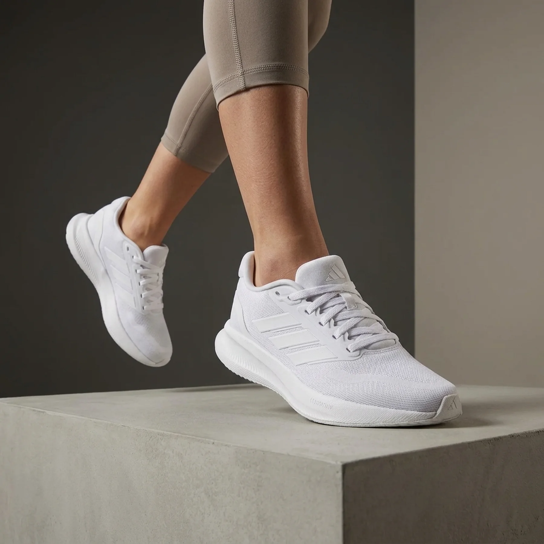Жіночі кросівки Adidas Runfalcon 5W 40 2/3