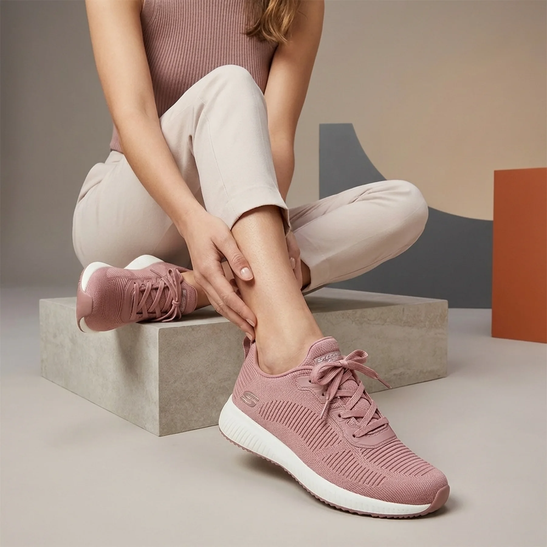 Жіночі кросівки BOBS Squad Waves-Still Wading Skechers 37,5