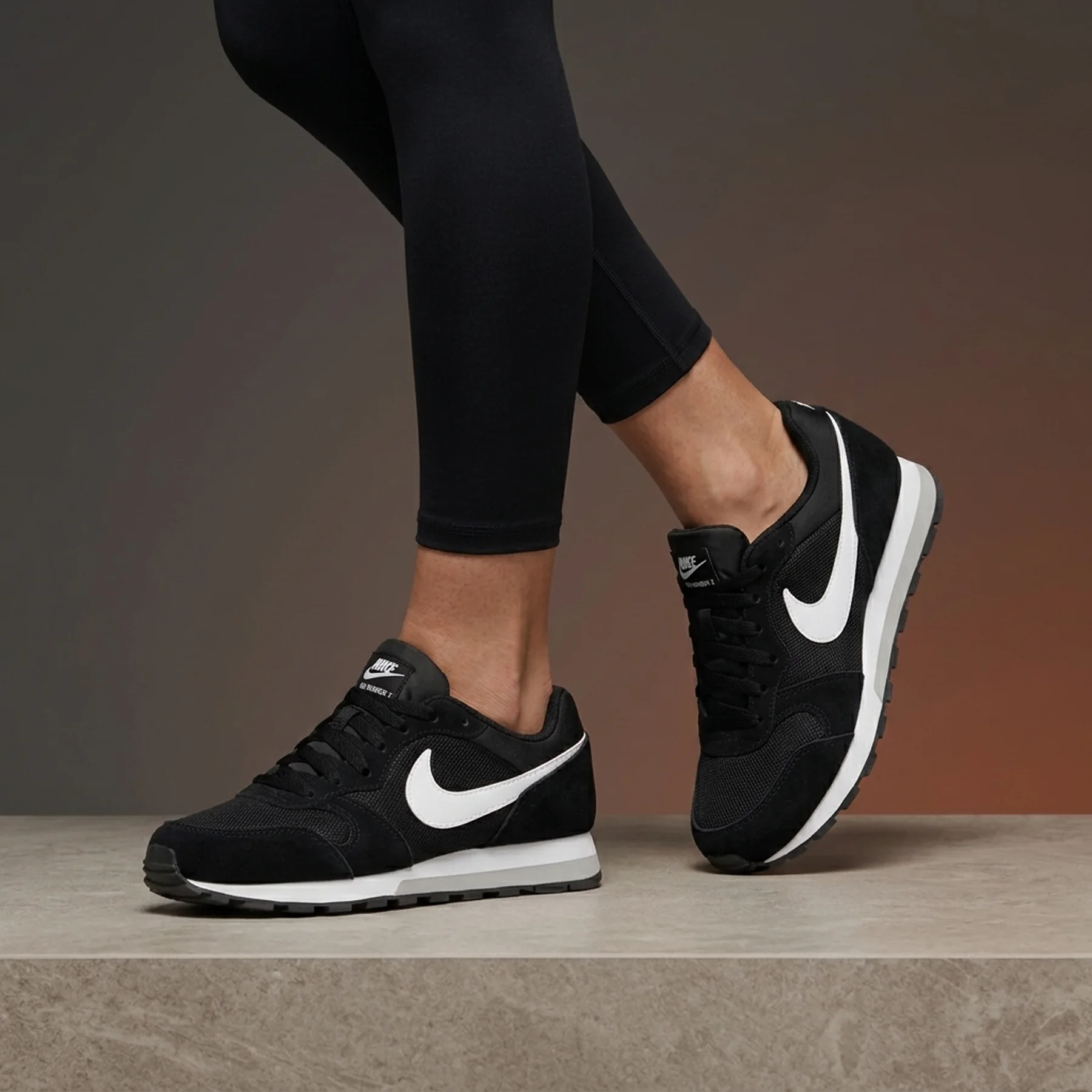 Жіночі кросівки NIKE MD RUNNER 2 749869-018