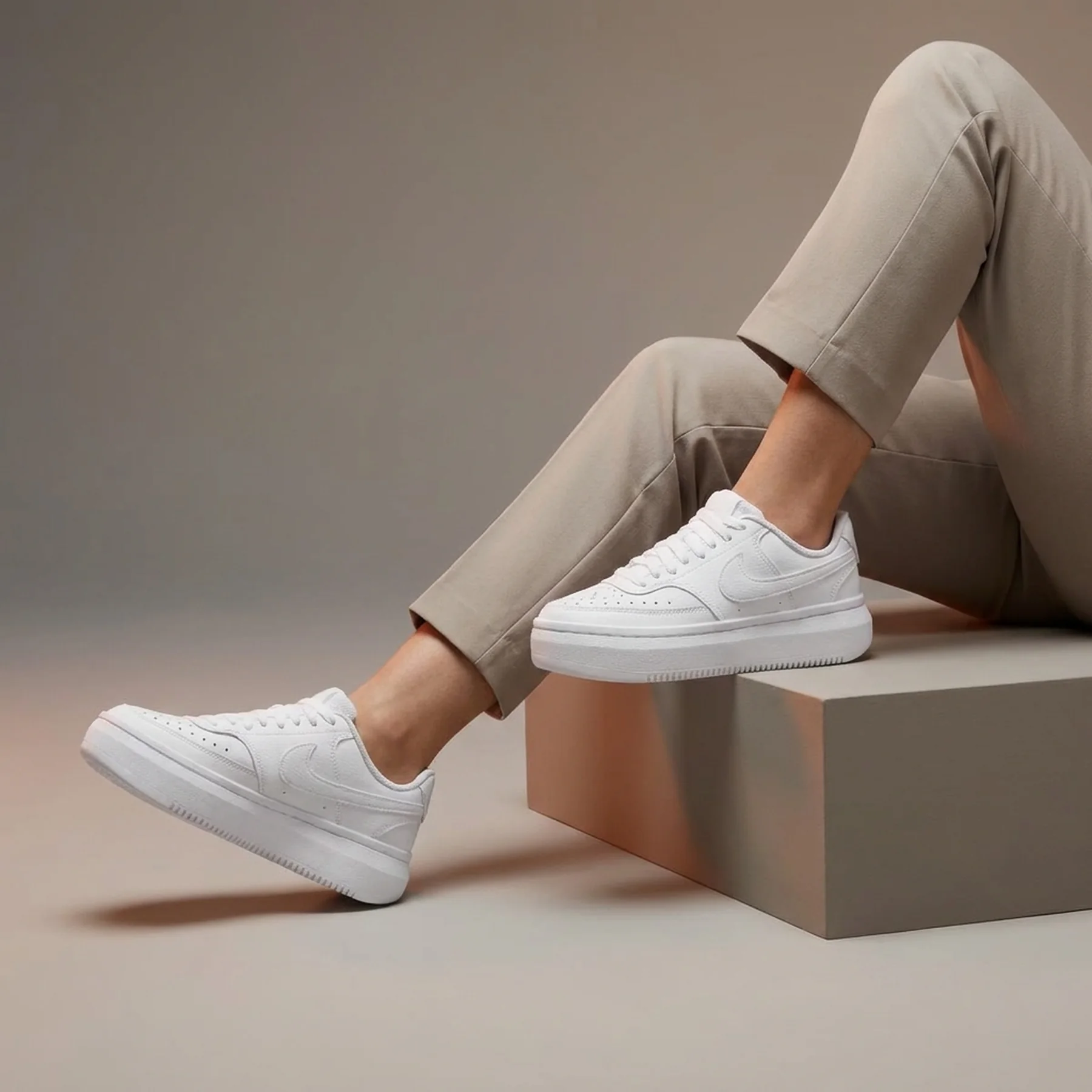 Кросівки жіночі Nike Wmns Court Vision Alta 'Triple White'