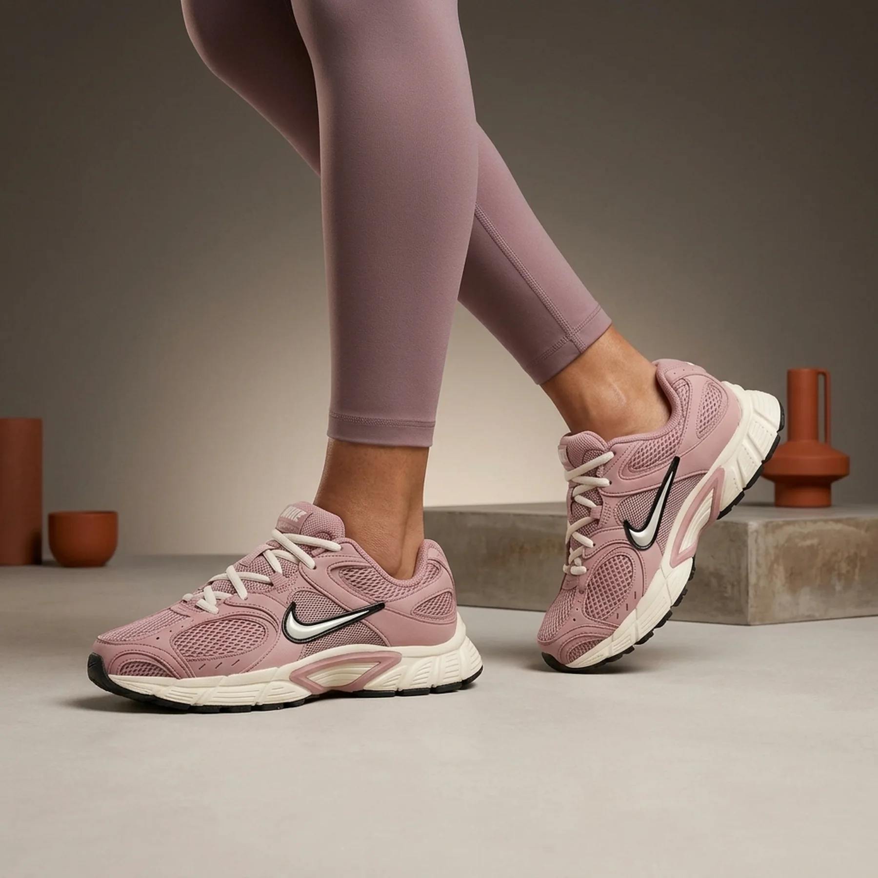 Жіночі кросівки NIKE W V5 RNR II6294-600