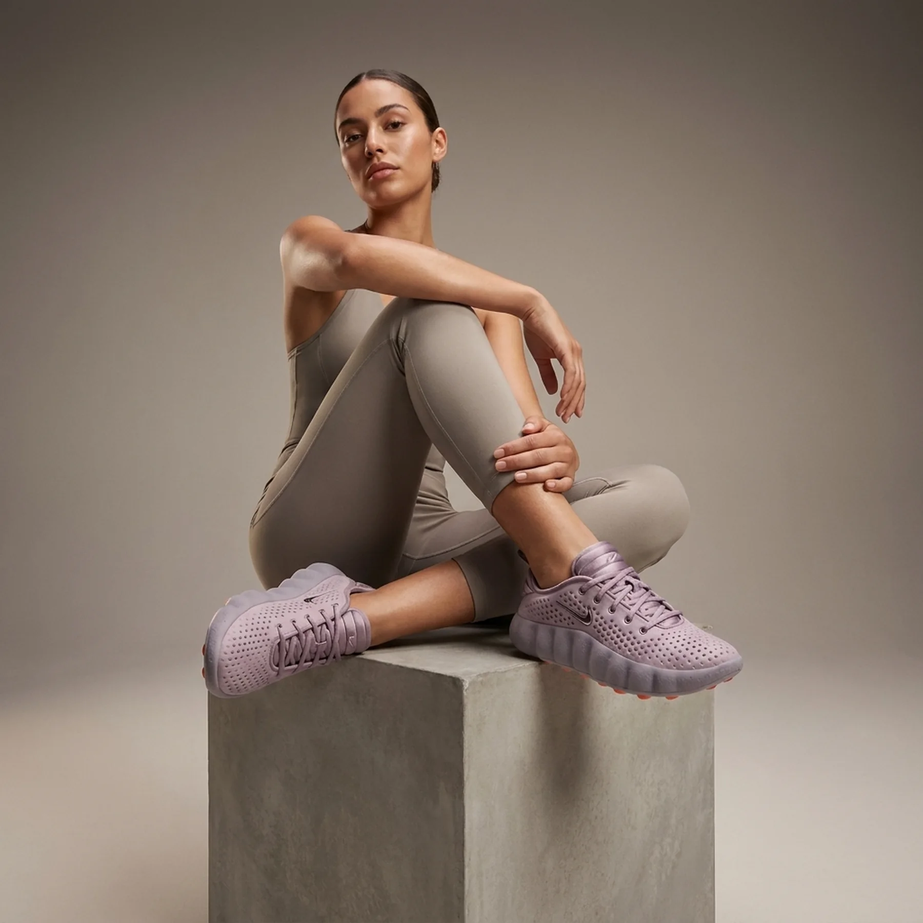 Жіночі кросівки Nike Wmns Mind 002 'Light Violet Ore'