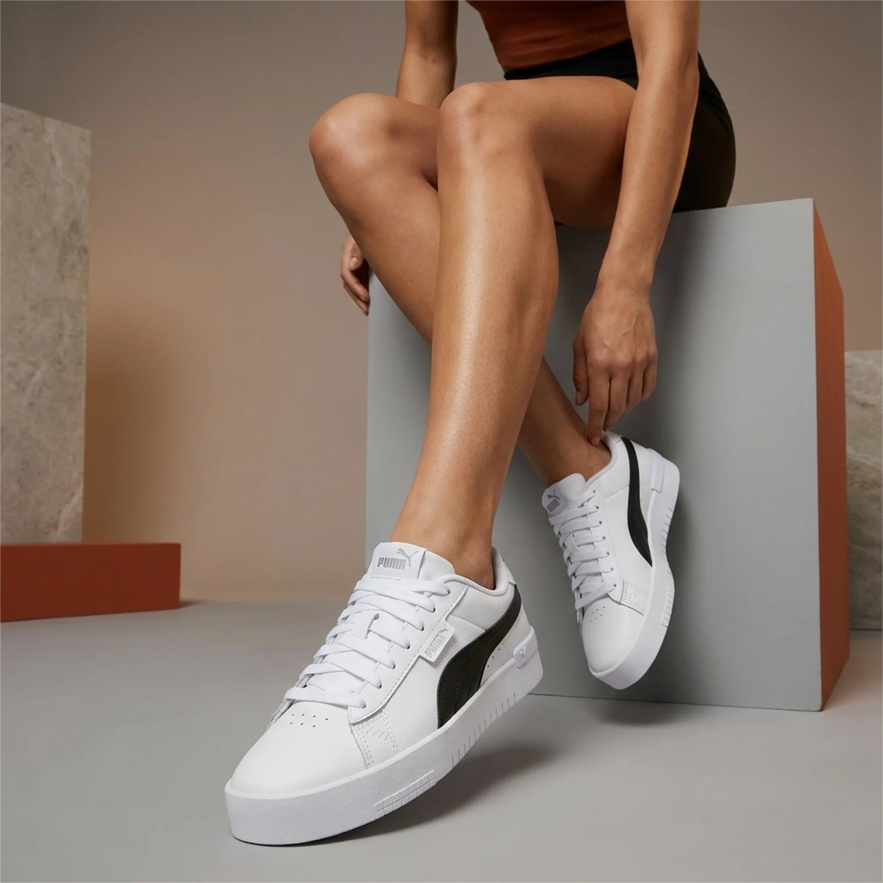 Жіночі кросівки PUMA Jada Renew 40,5