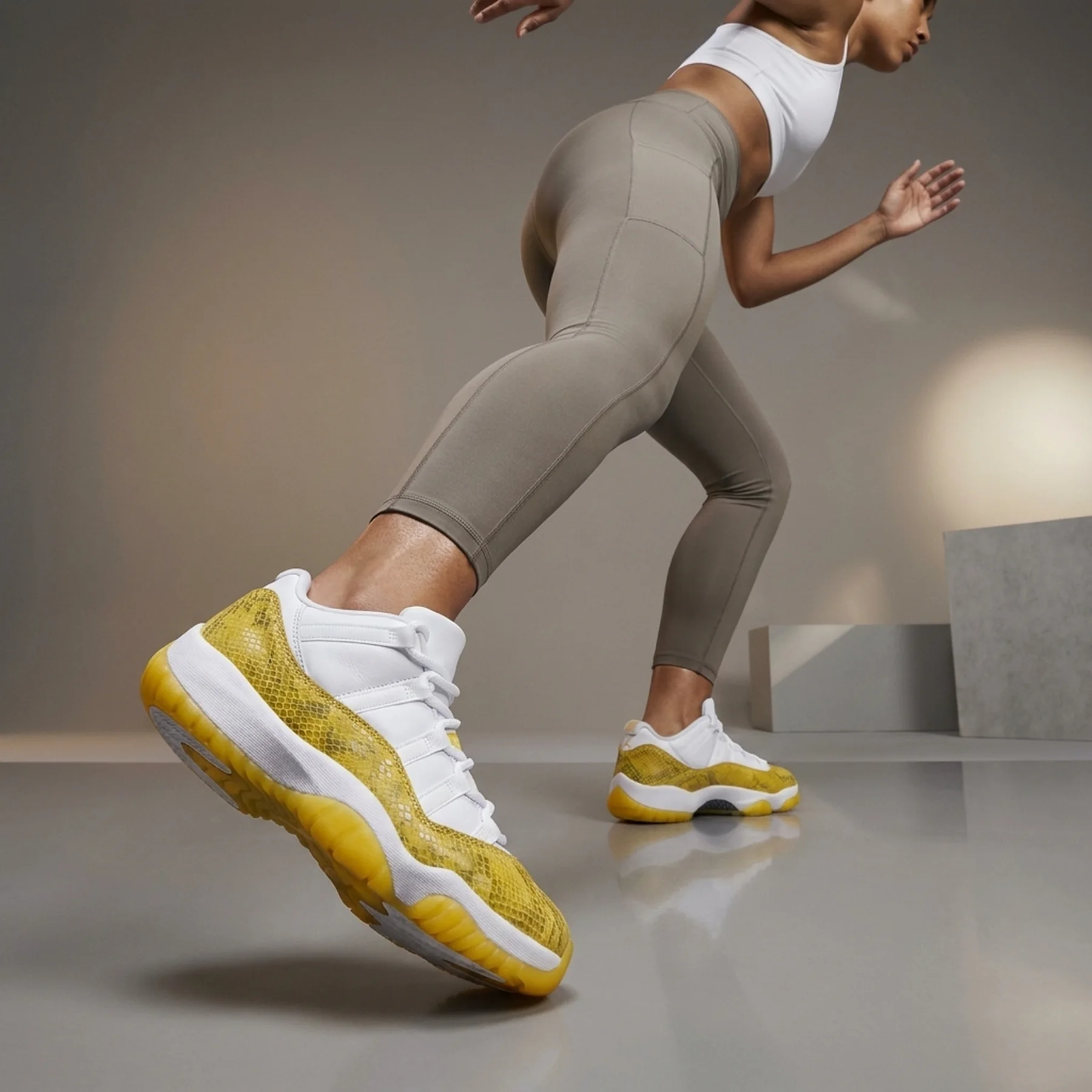 Жіночі кросівки W Air Jordan 11 Retro Low White/Yellow