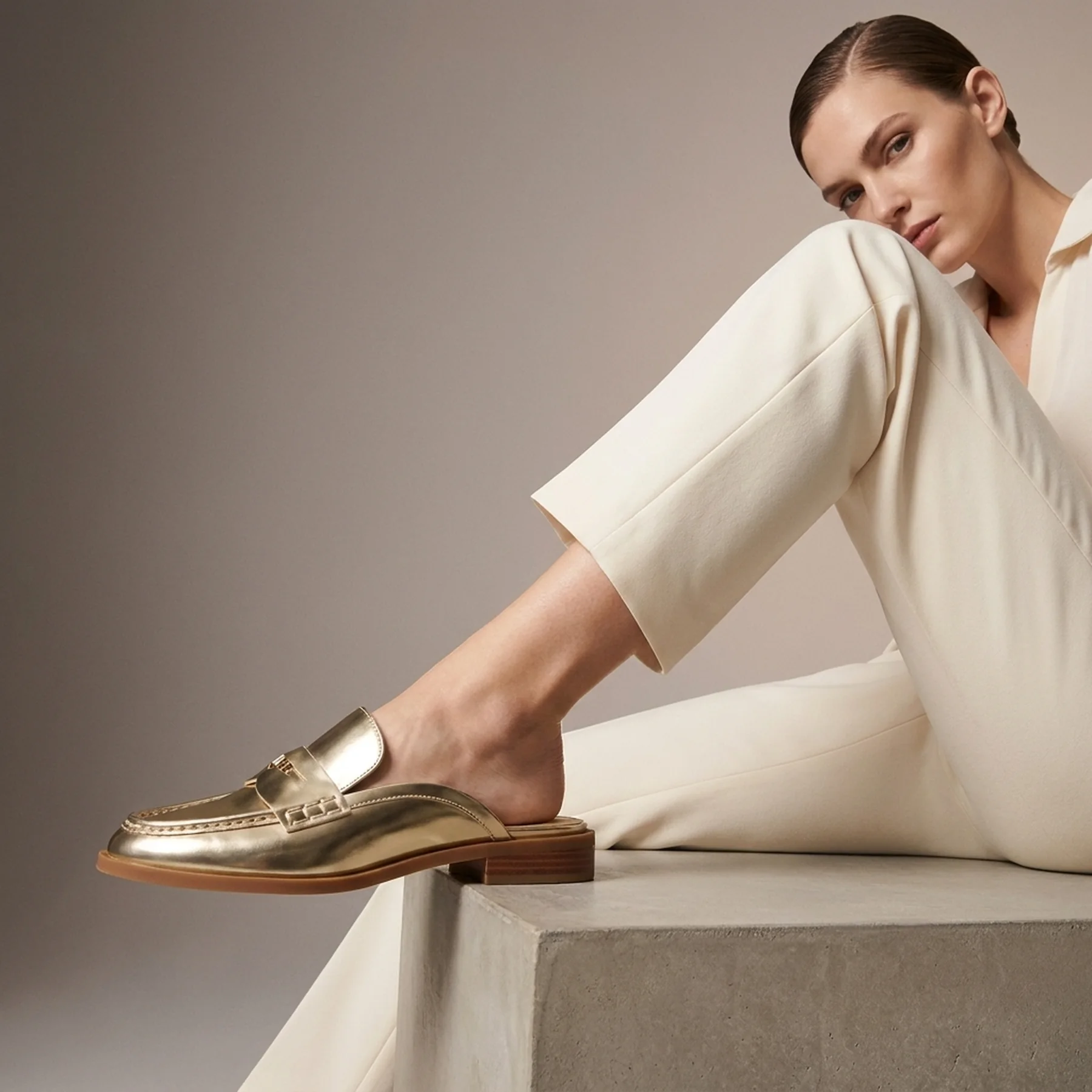 Жіночі мюлі Eden Michael Kors металік 36