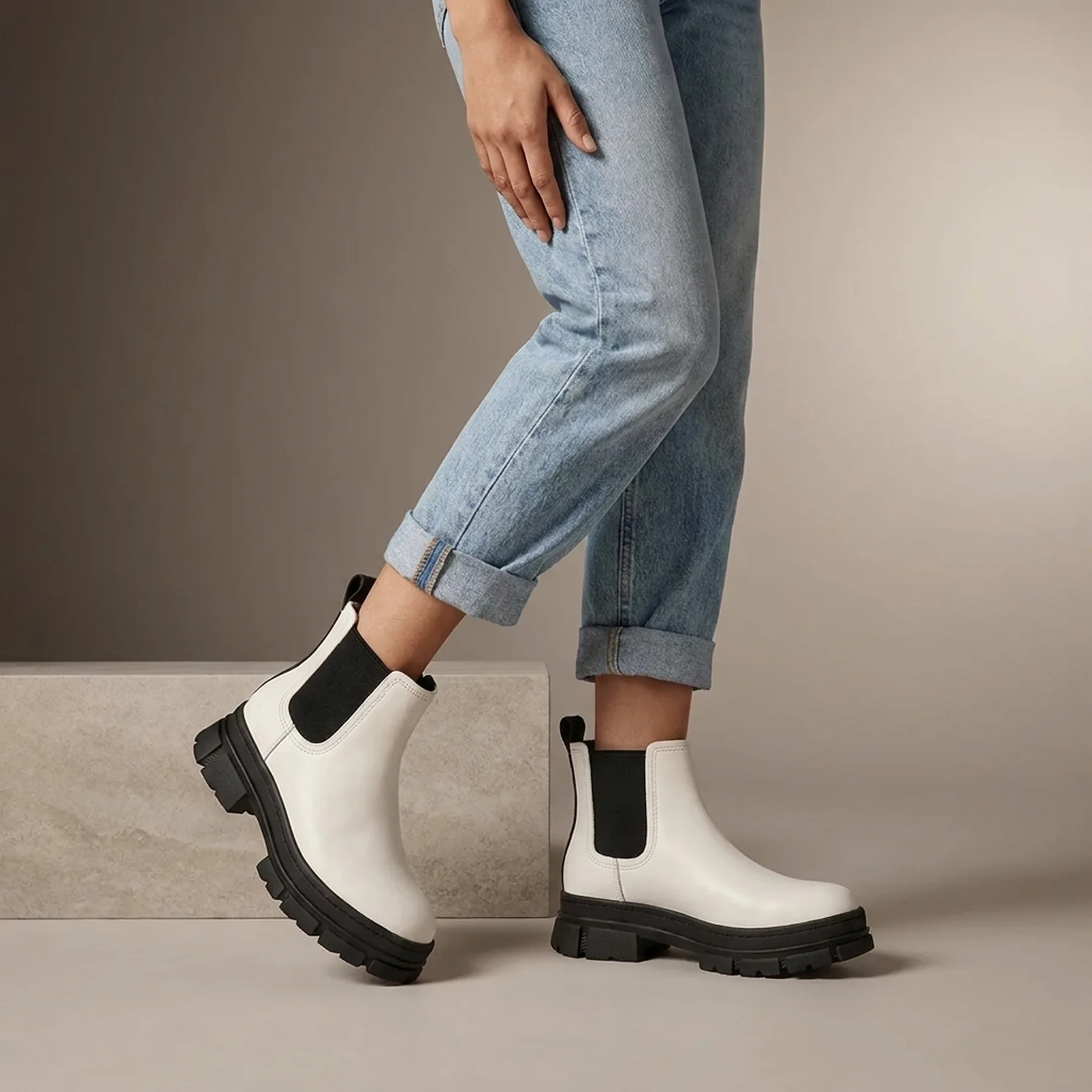 Жіночі шкіряні черевики челсі UGG 40,5