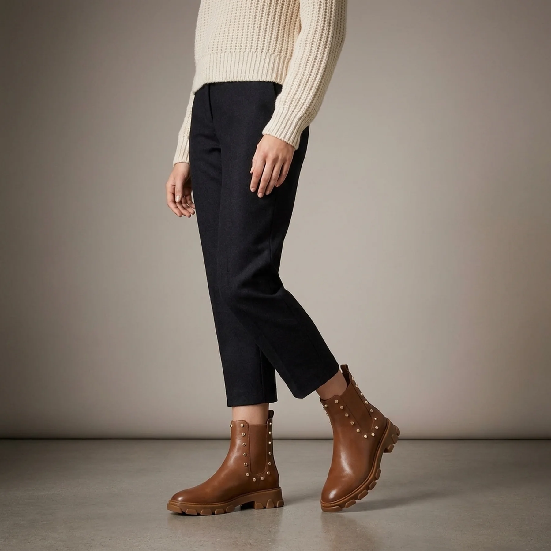 Жіночі шкіряні черевики Ridley Astor Stud від Michael Kors 36