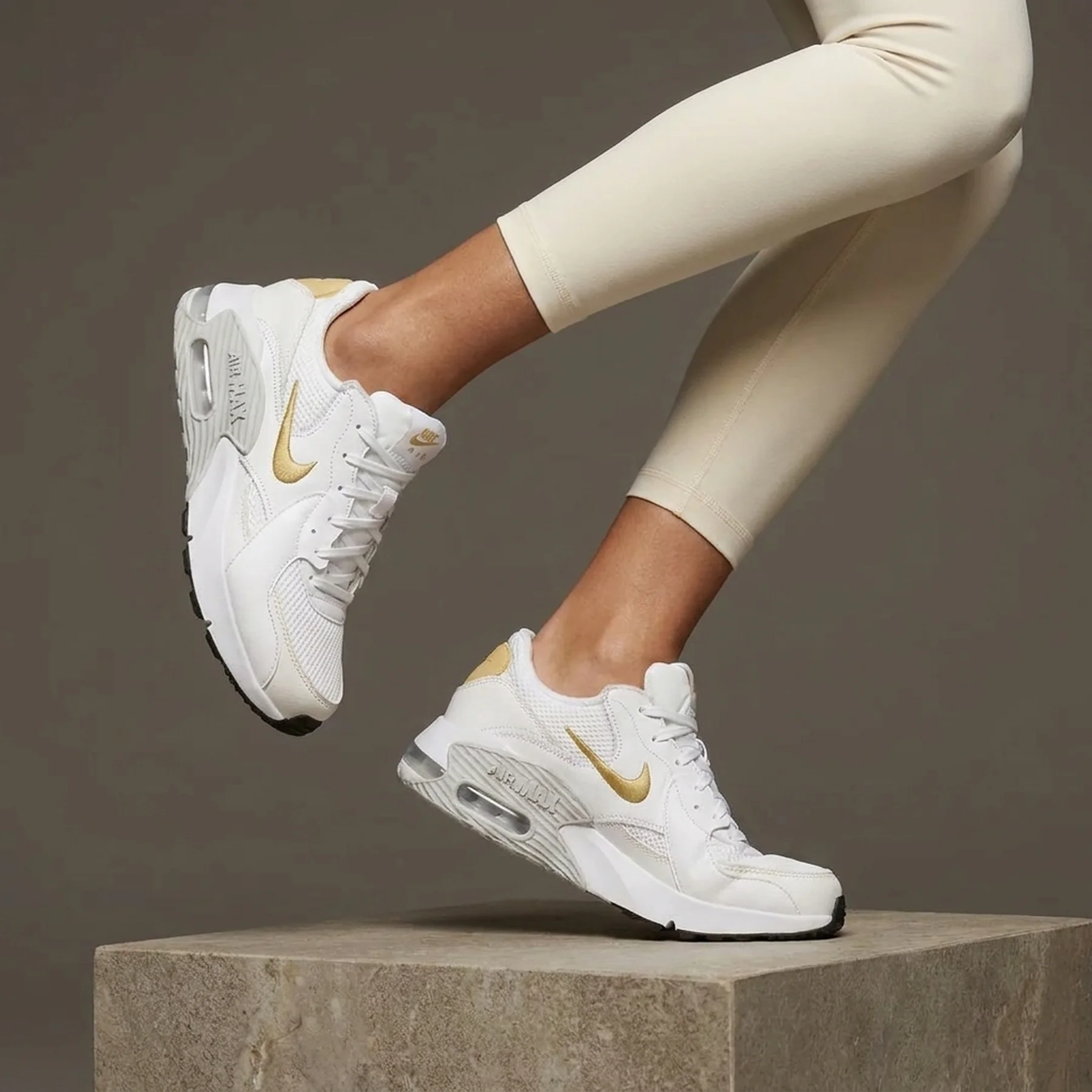 Жіночі стильні кросівки Nike Air Max 39