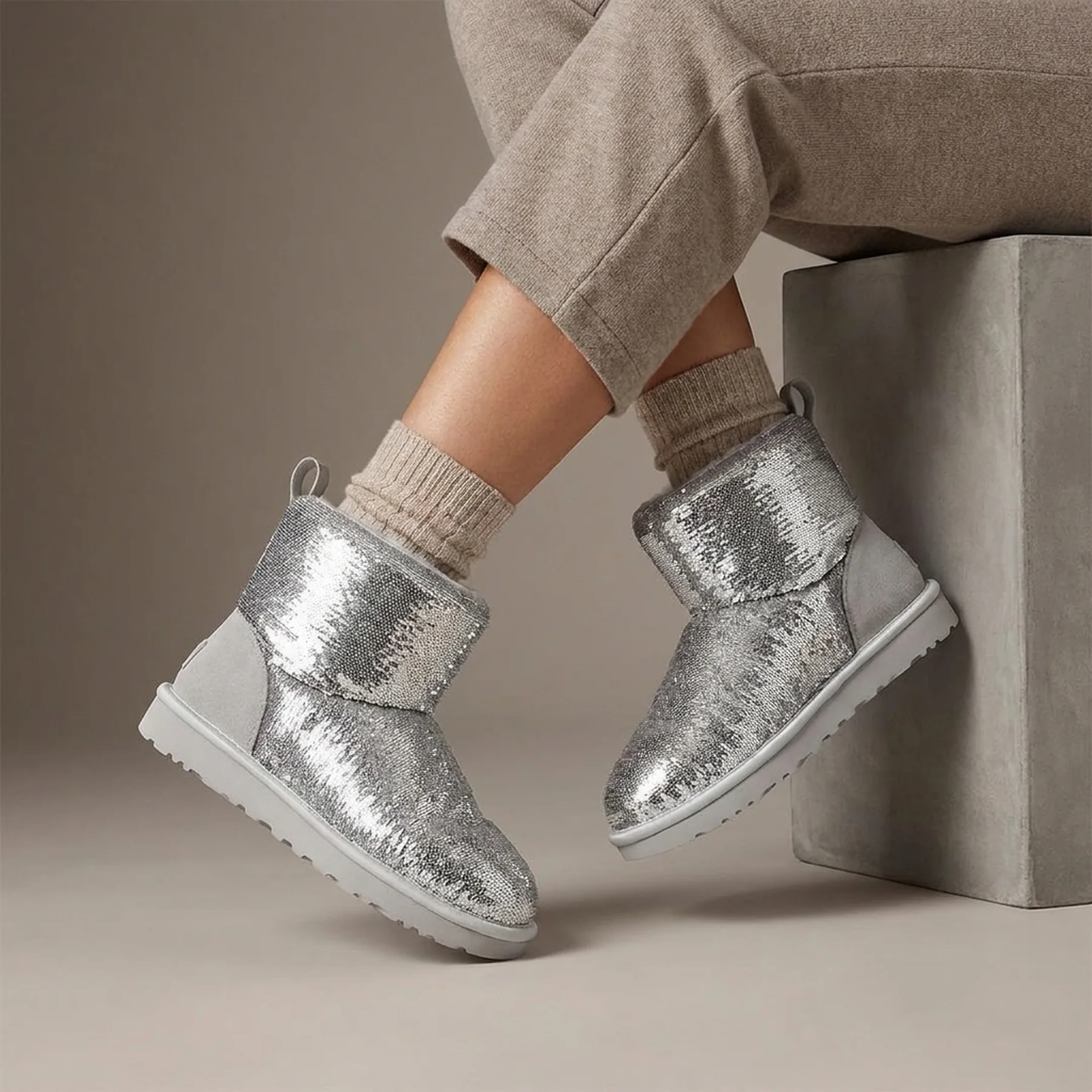 Жіночі укорочені уггі UGG з хутром 37